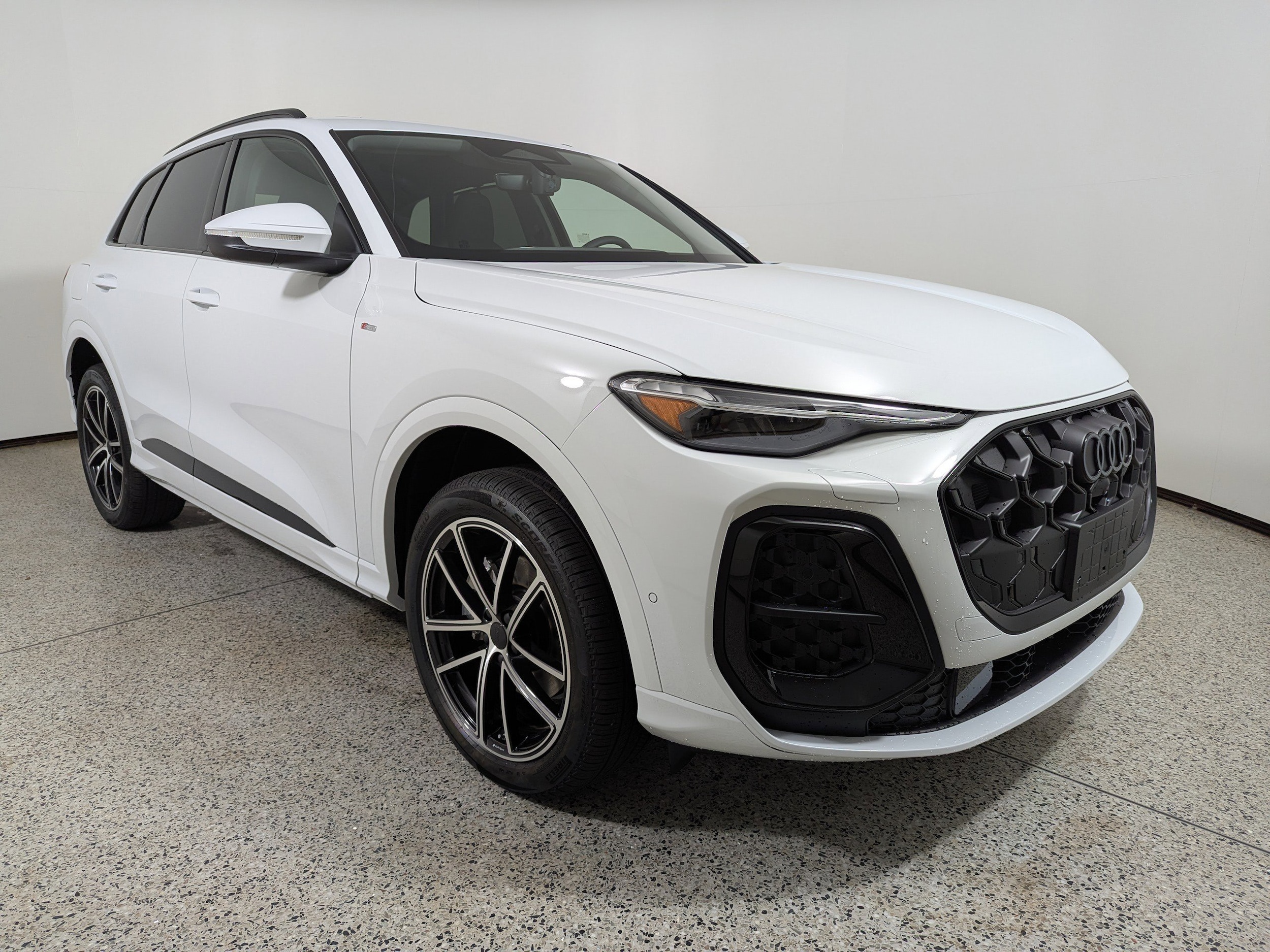 2026 Audi Q5 Premium Plus quattro's photo