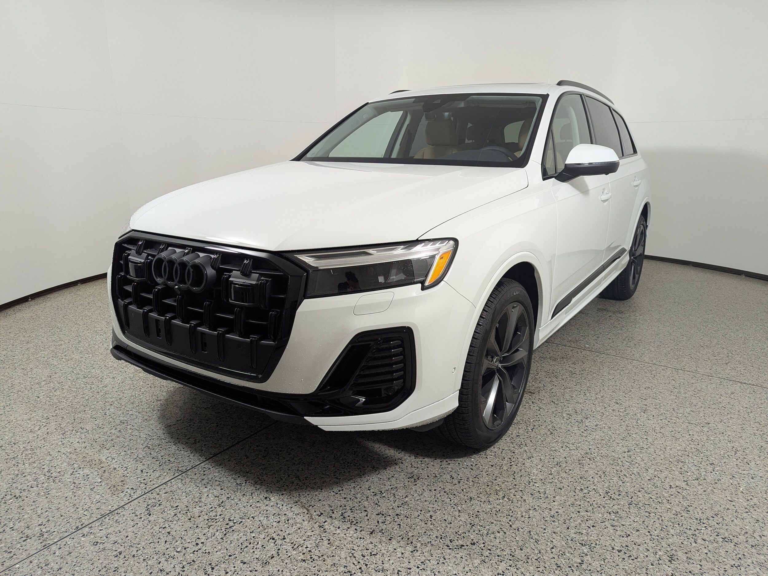 2025 Audi Q7 Premium Plus photo 2