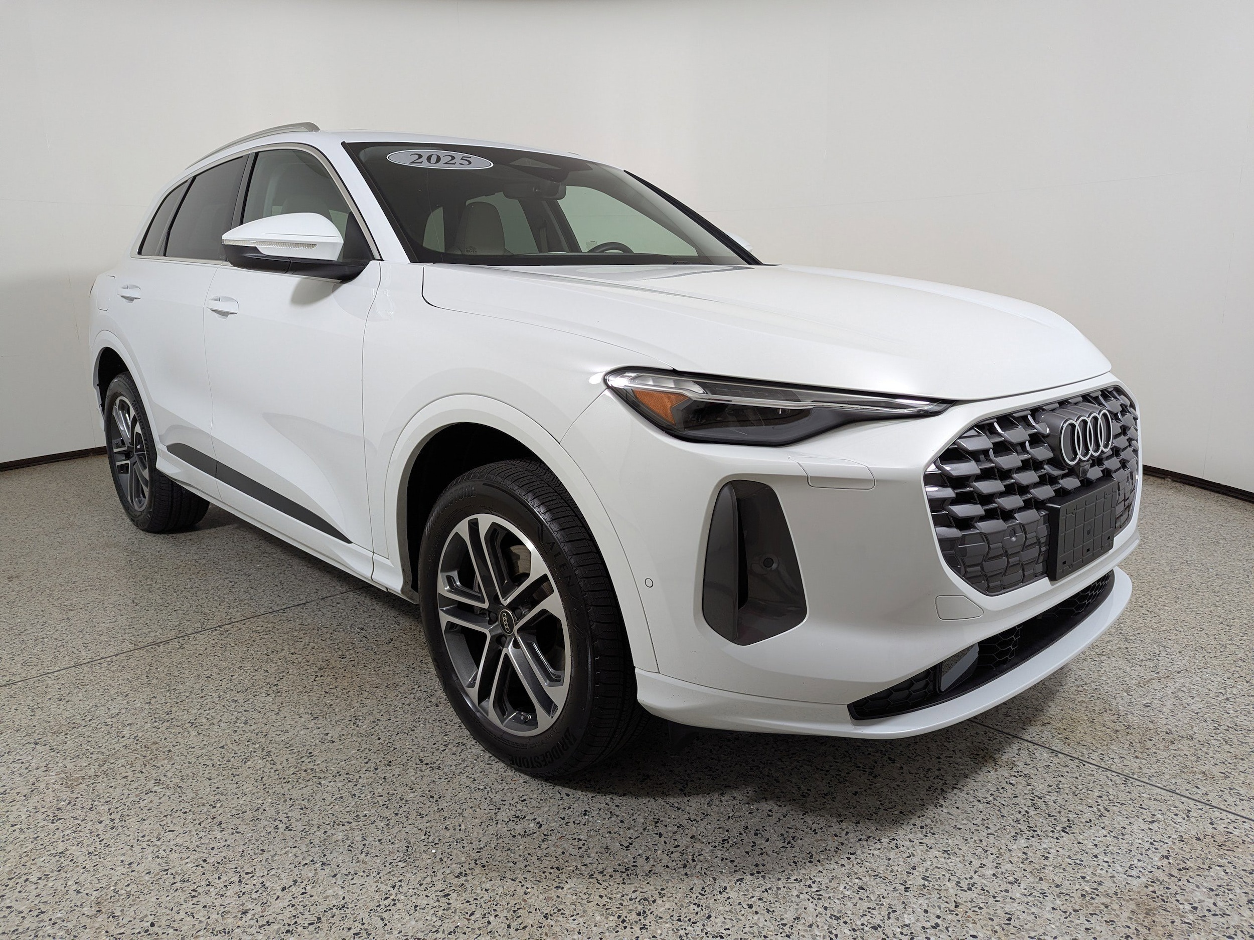2025 Audi Q5 Premium Plus quattro's photo