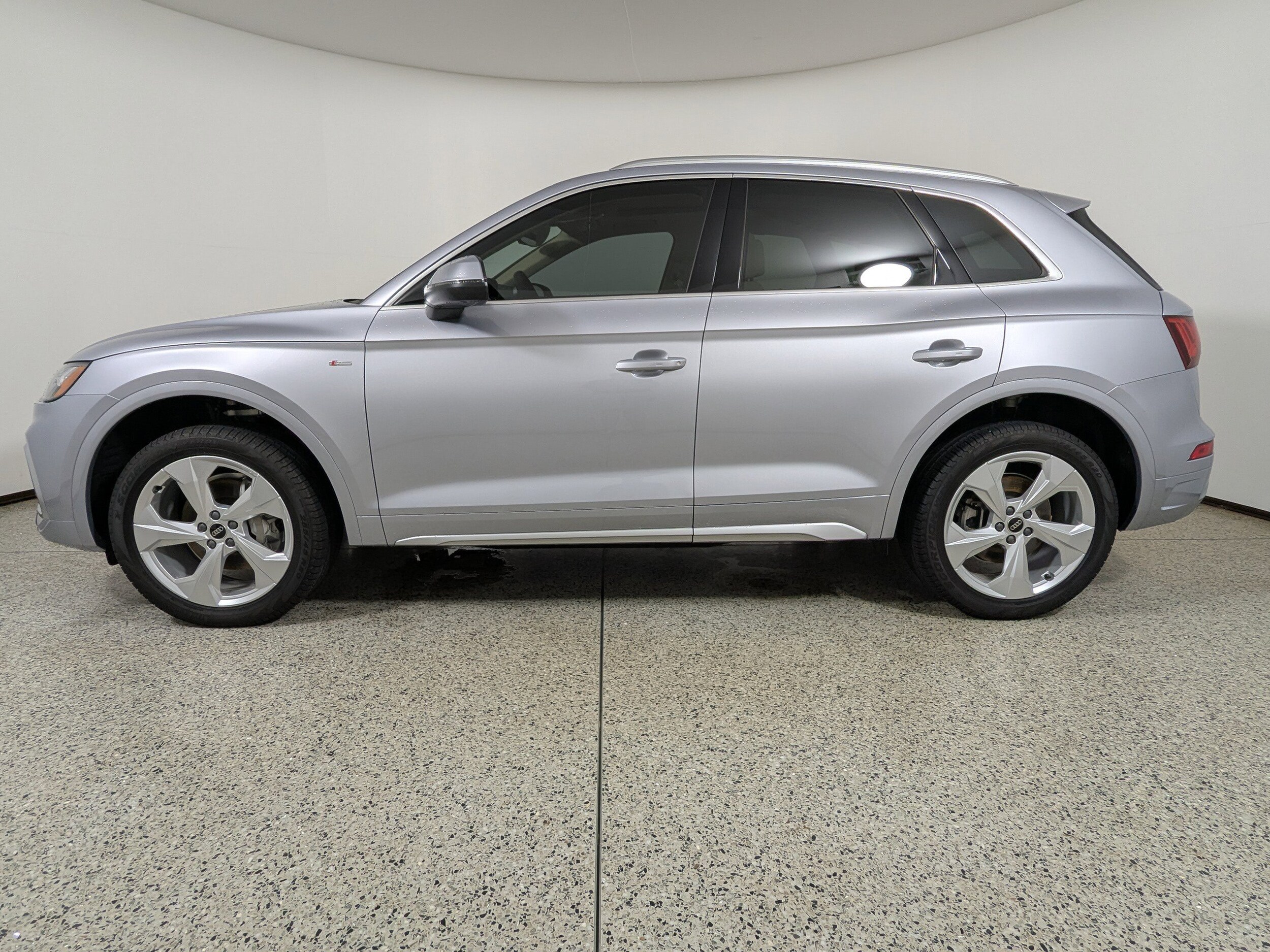 2025 Audi Q5 S line Premium Plus 45 TFSI photo 2
