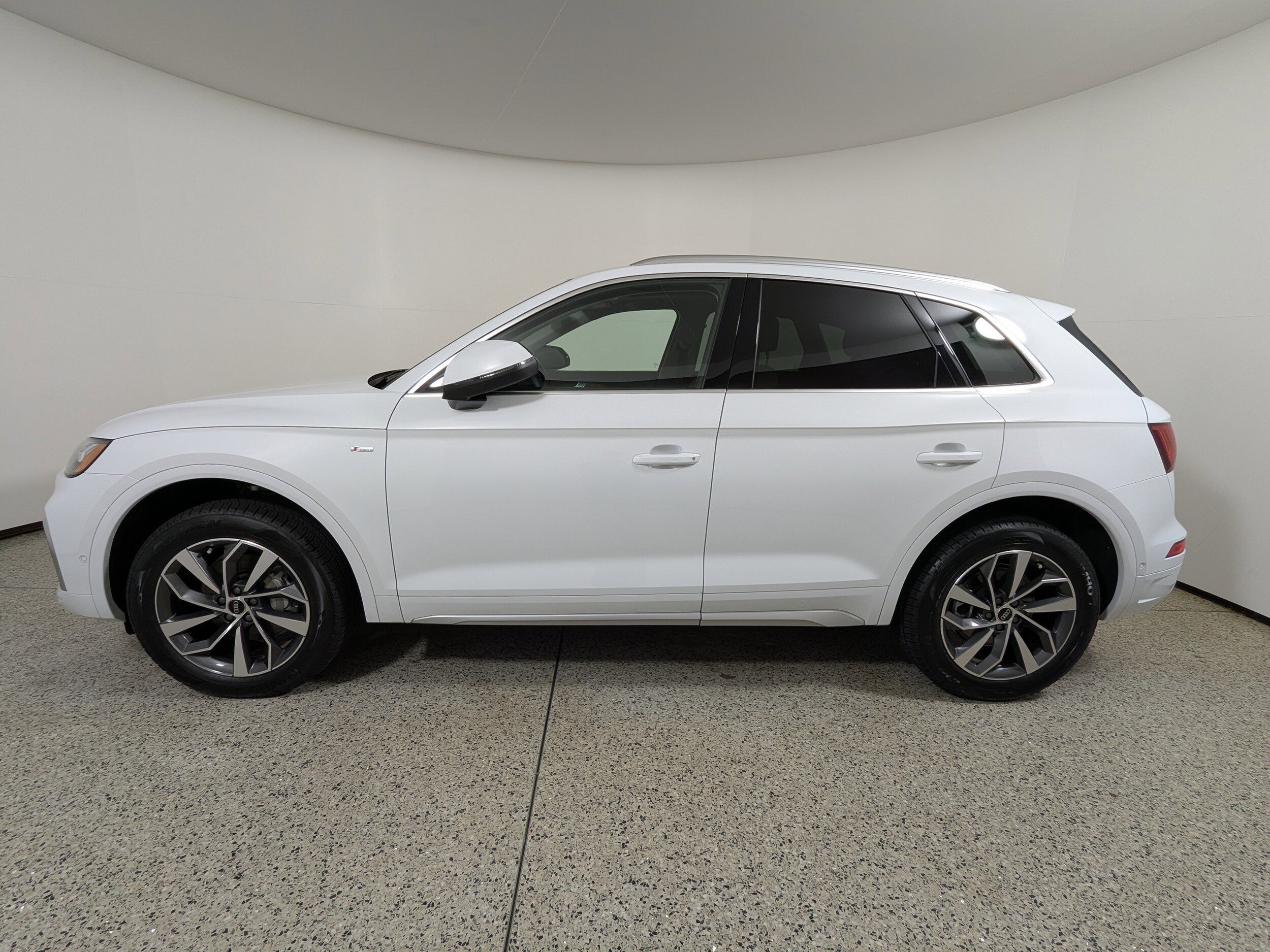 2023 Audi Q5 S line Prestige 45 TFSI Premium photo 4