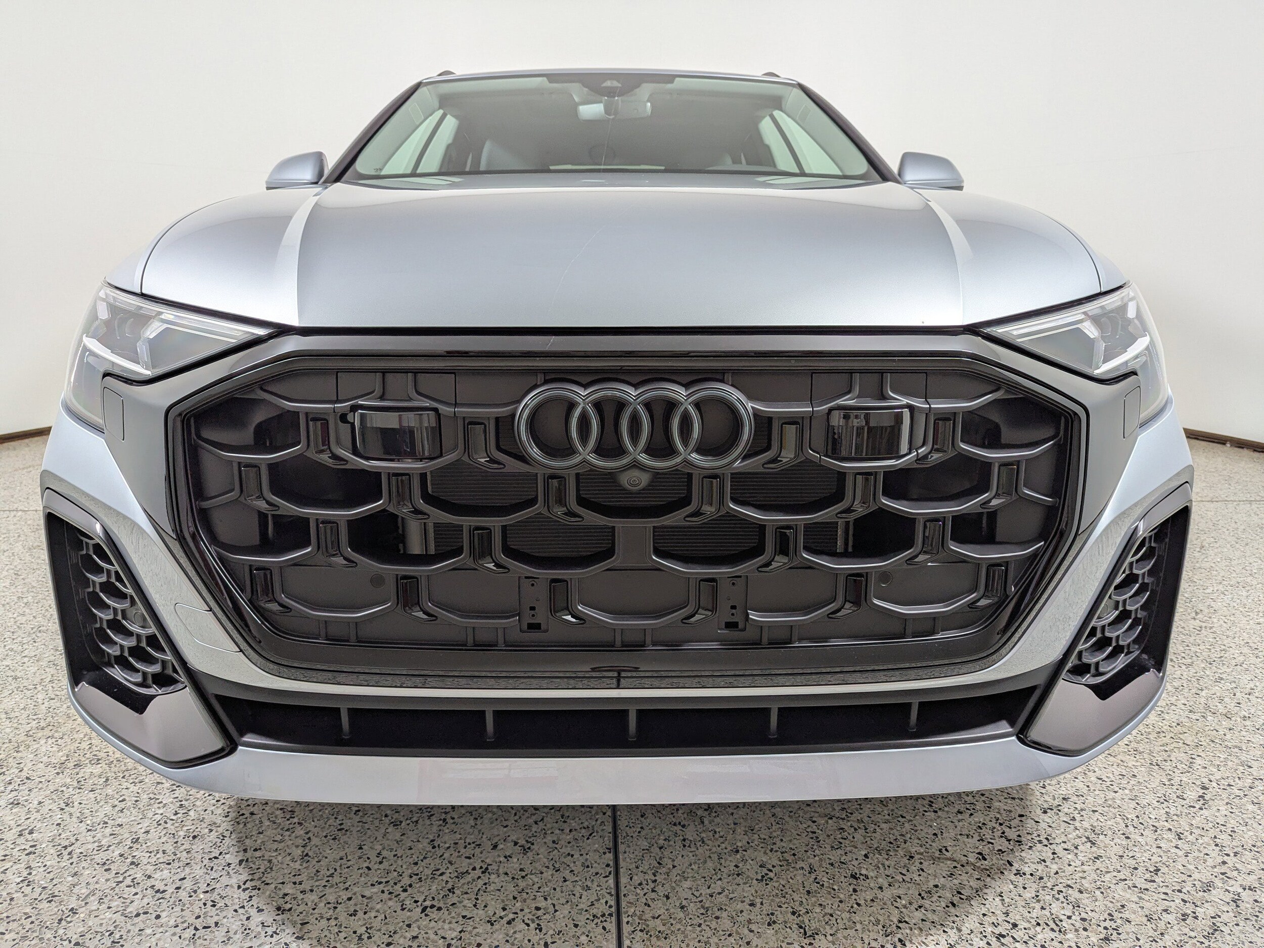2025 Audi Q8 55 Premium Plus photo 2