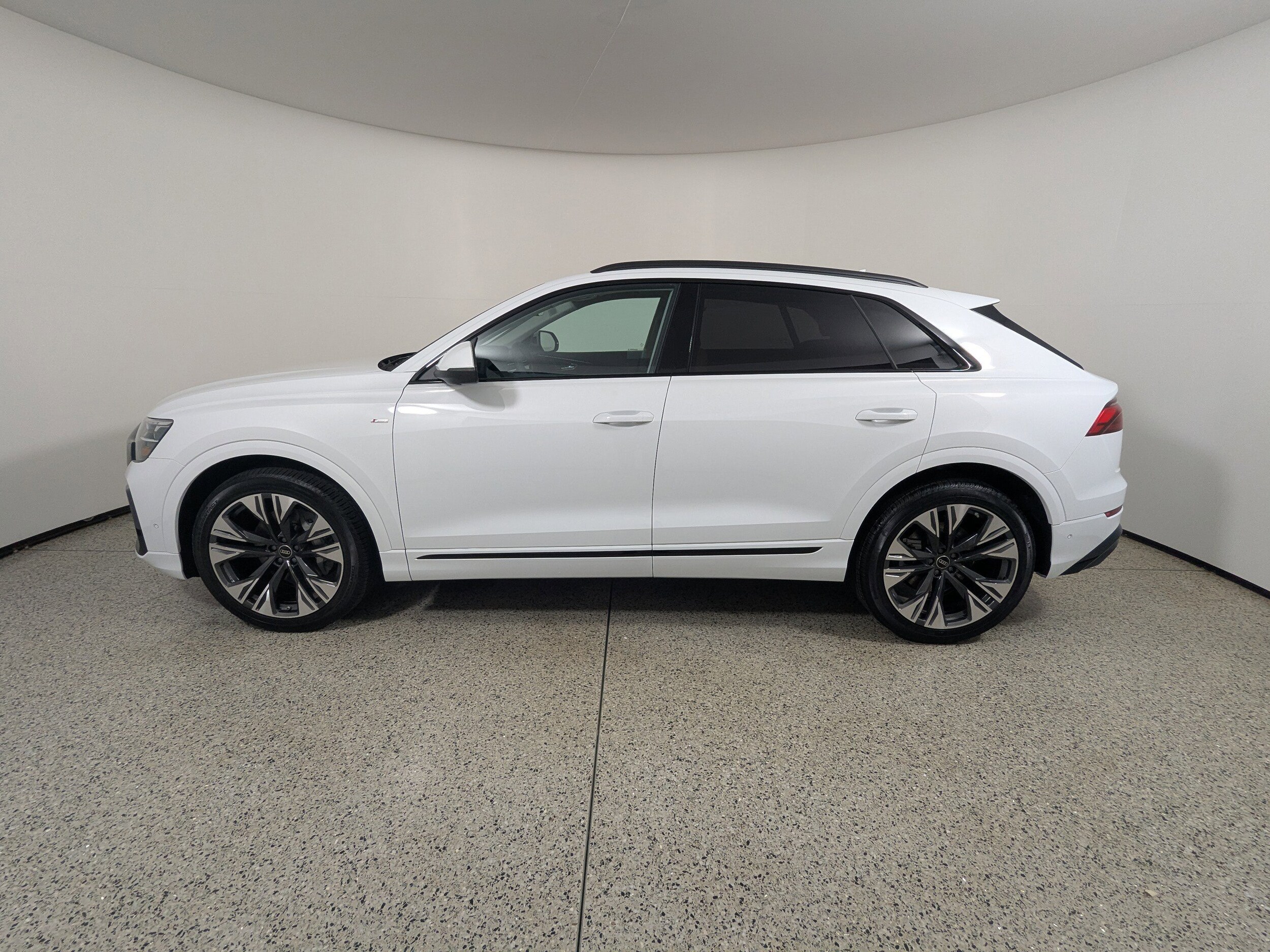 2025 Audi Q8 55 Prestige photo 3