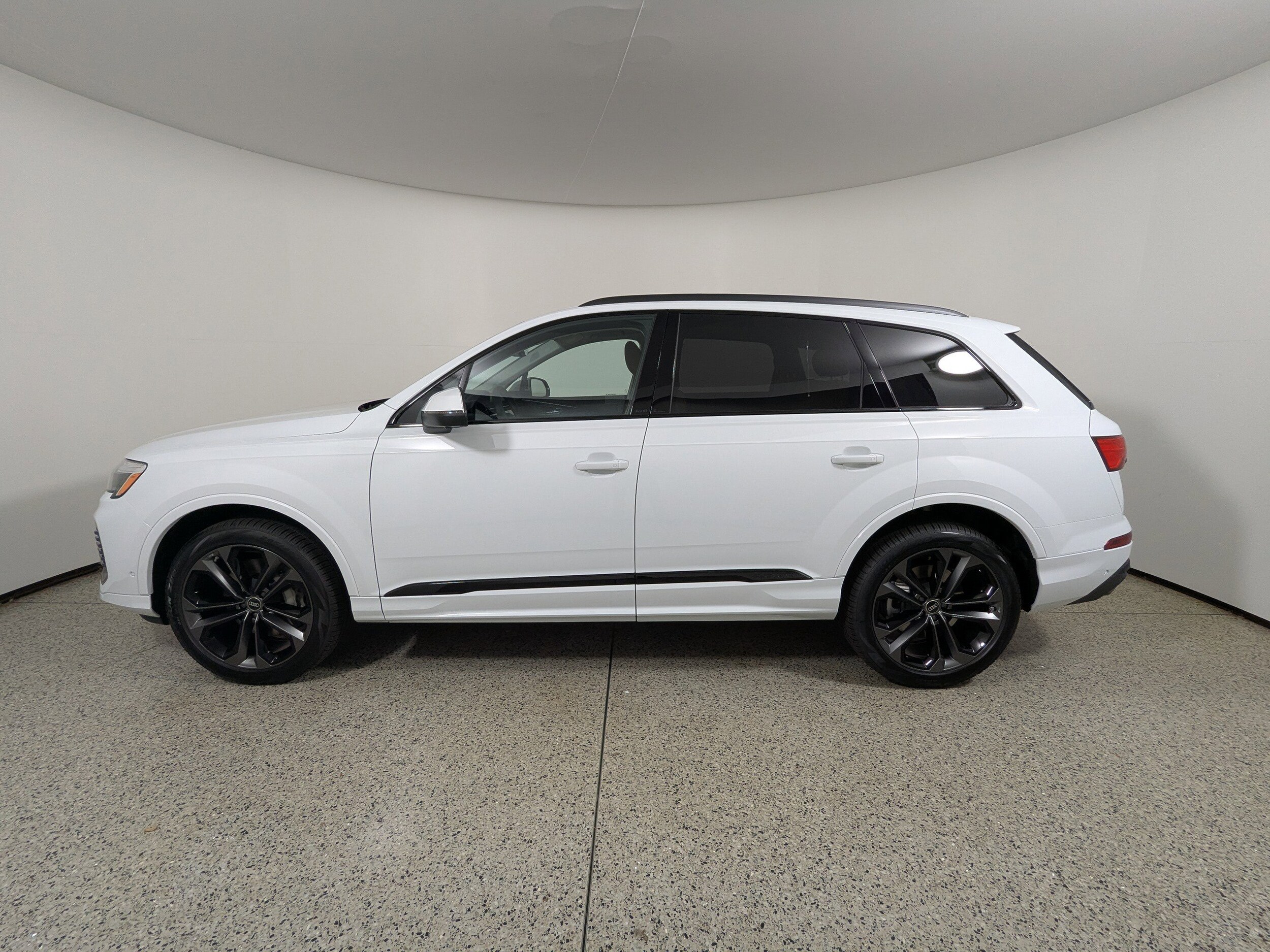 2025 Audi Q7 Premium Plus photo 2