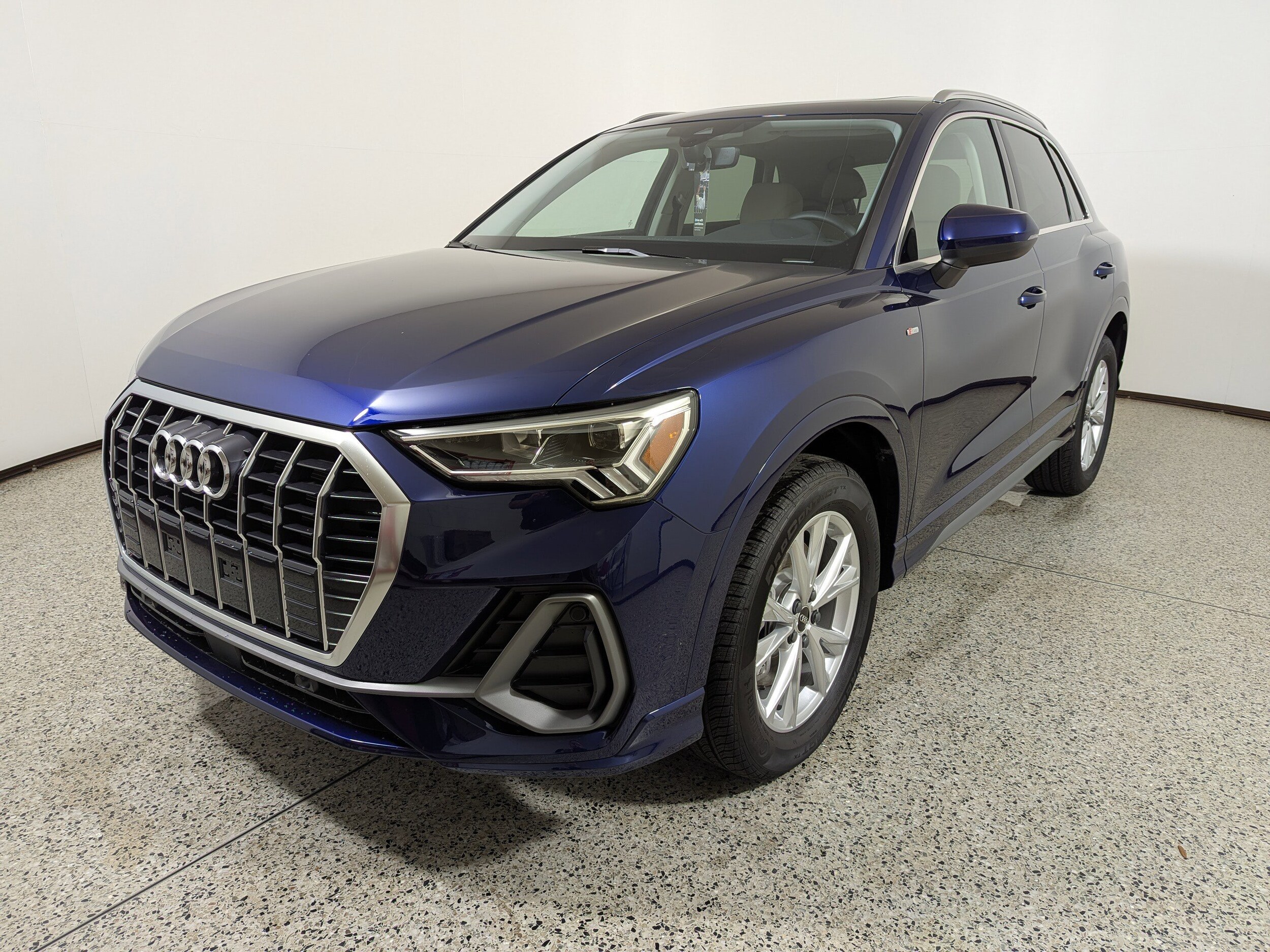 2025 Audi Q3 45 TFSI S line Premium photo 3