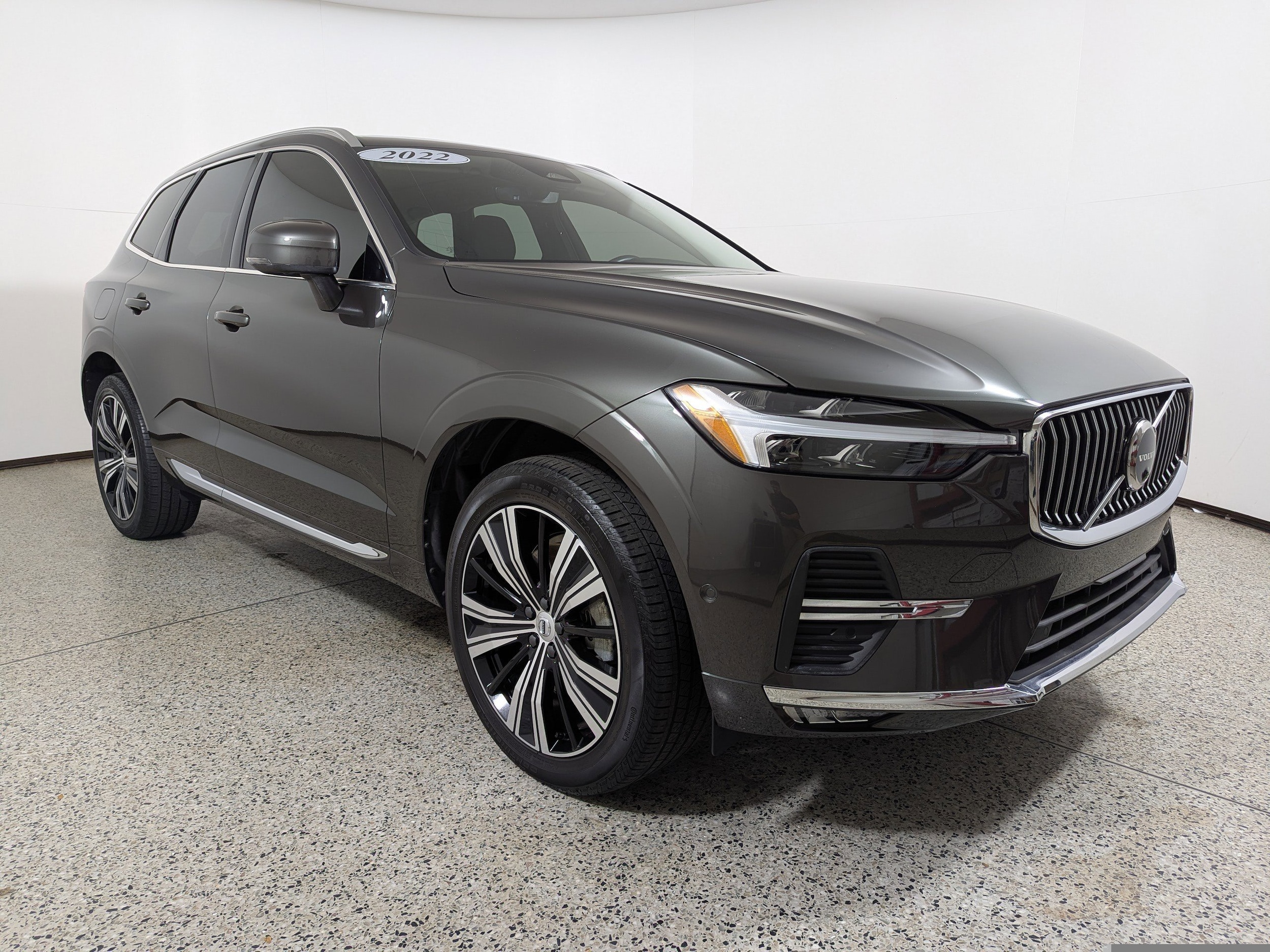2022 Volvo XC60 Inscription's photo