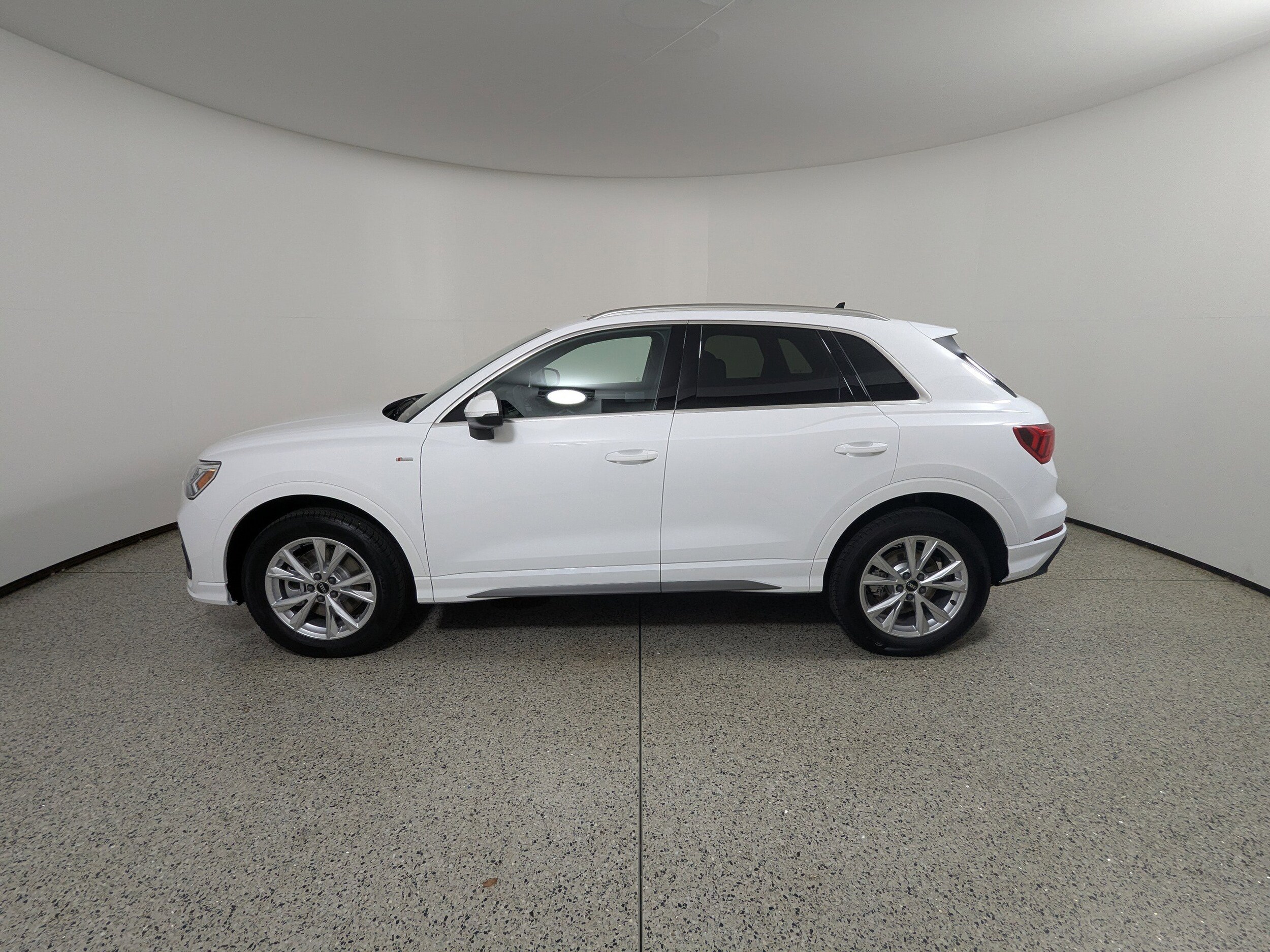 2025 Audi Q3 45 TFSI S line Premium photo 4