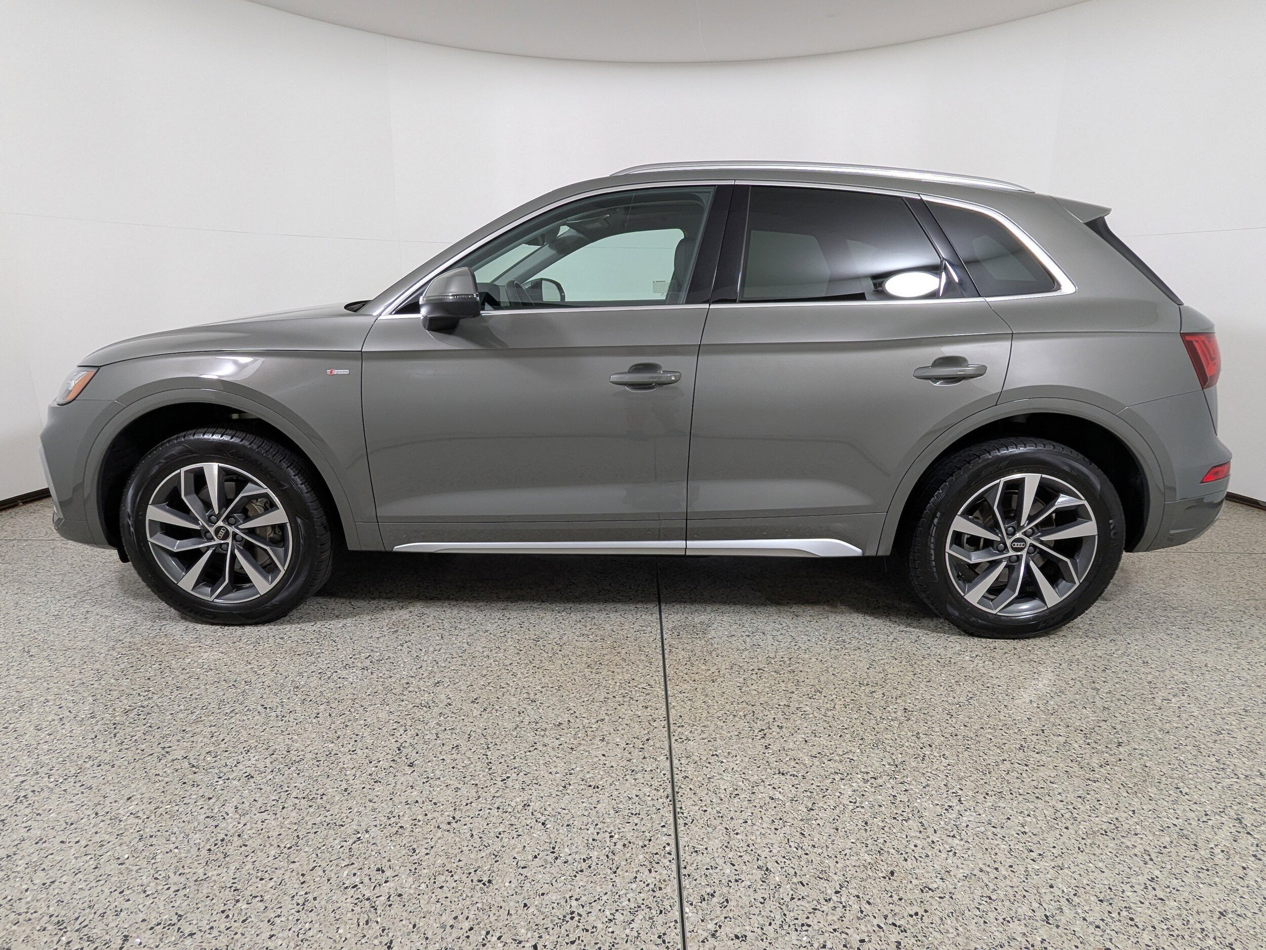 2023 Audi Q5 S line Premium Plus 45 TFSI photo 2
