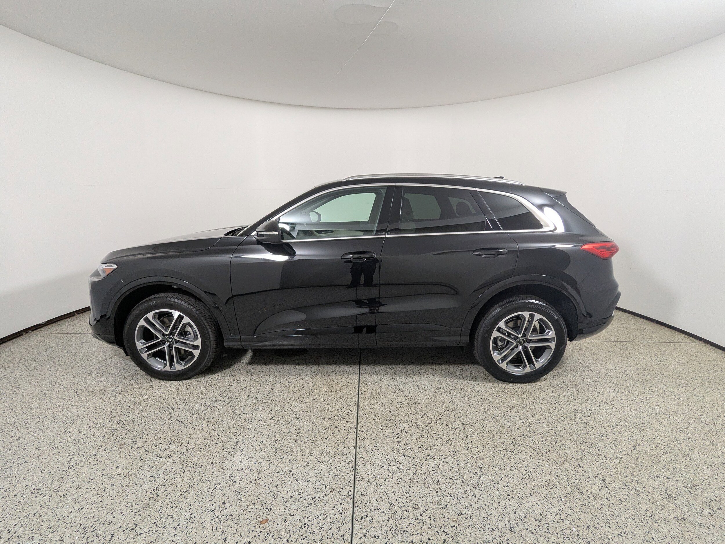2025 Audi Q5 2.0T Premium photo 2
