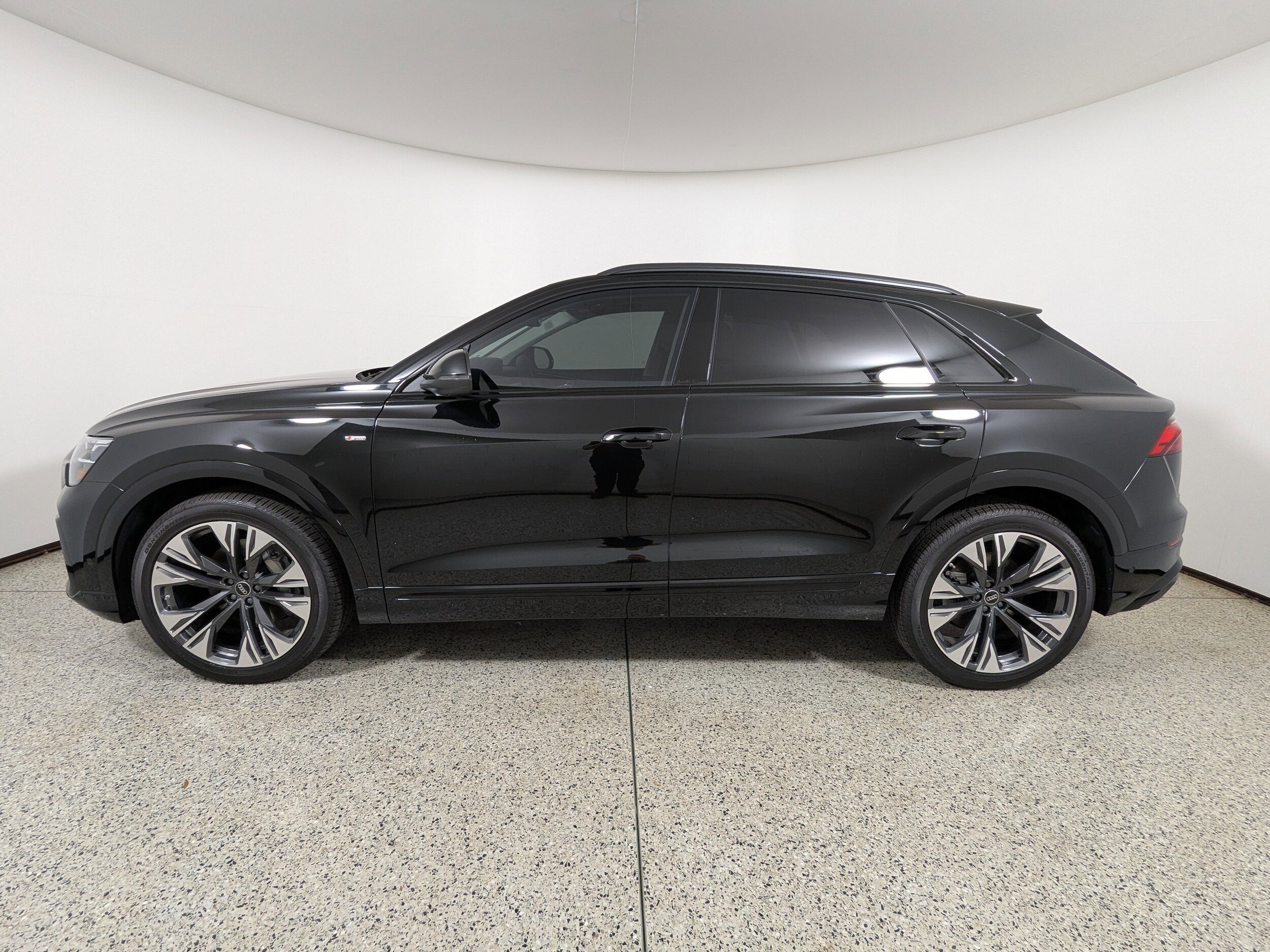 2025 Audi Q8 55 Premium Plus photo 3