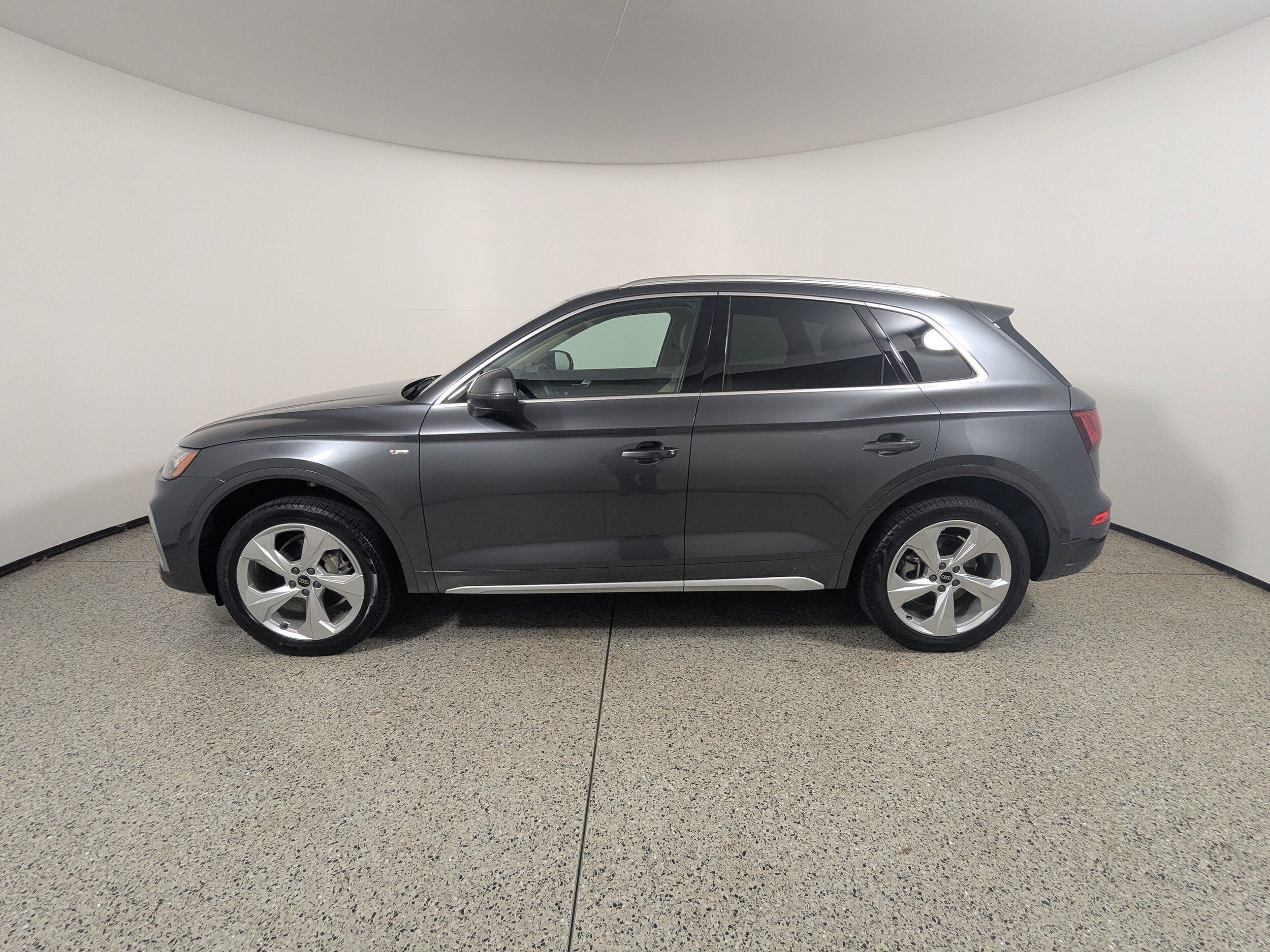 2025 Audi Q5 S line Premium Plus 45 TFSI photo 4