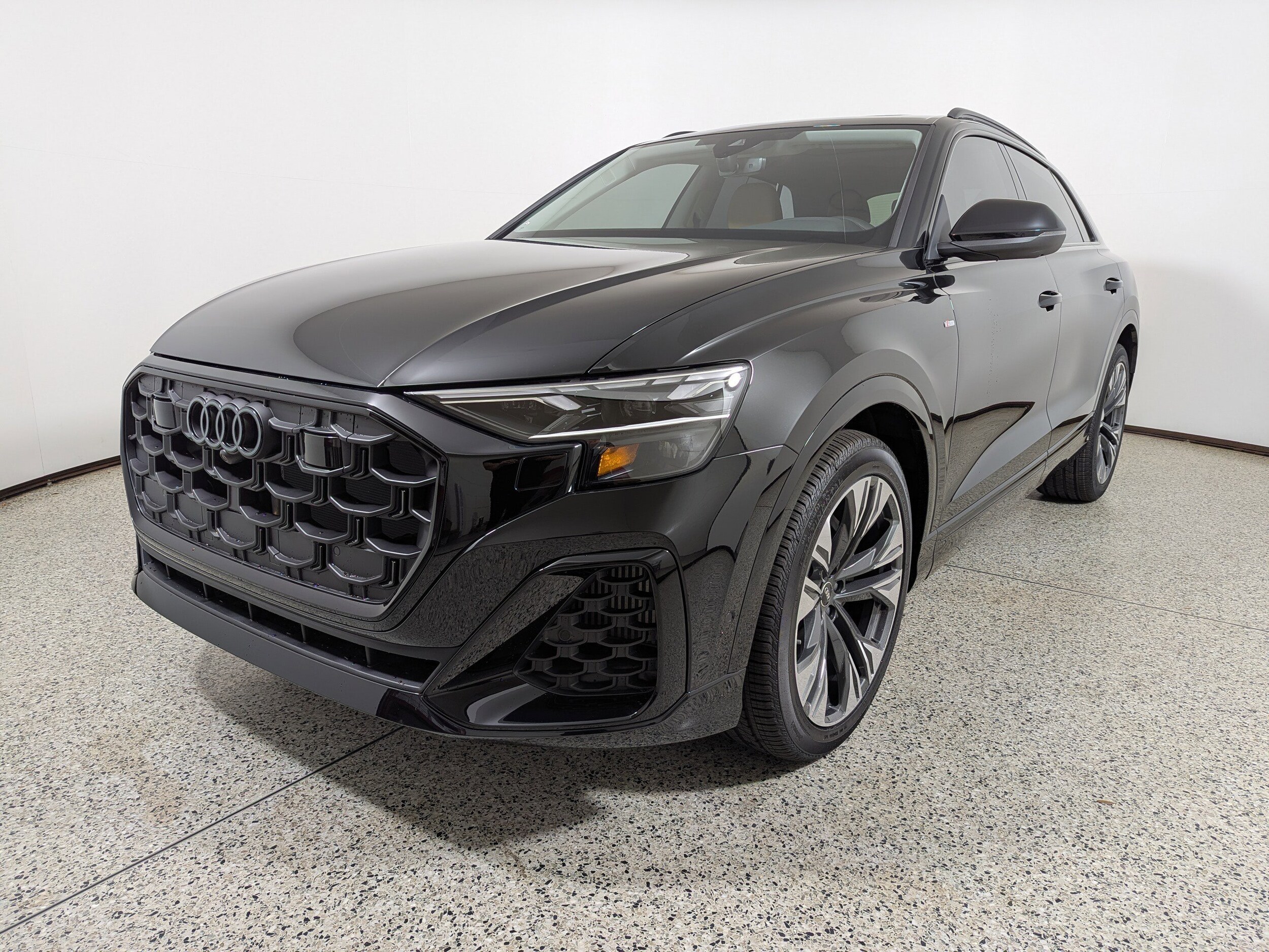2025 Audi Q8 55 Premium Plus photo 2