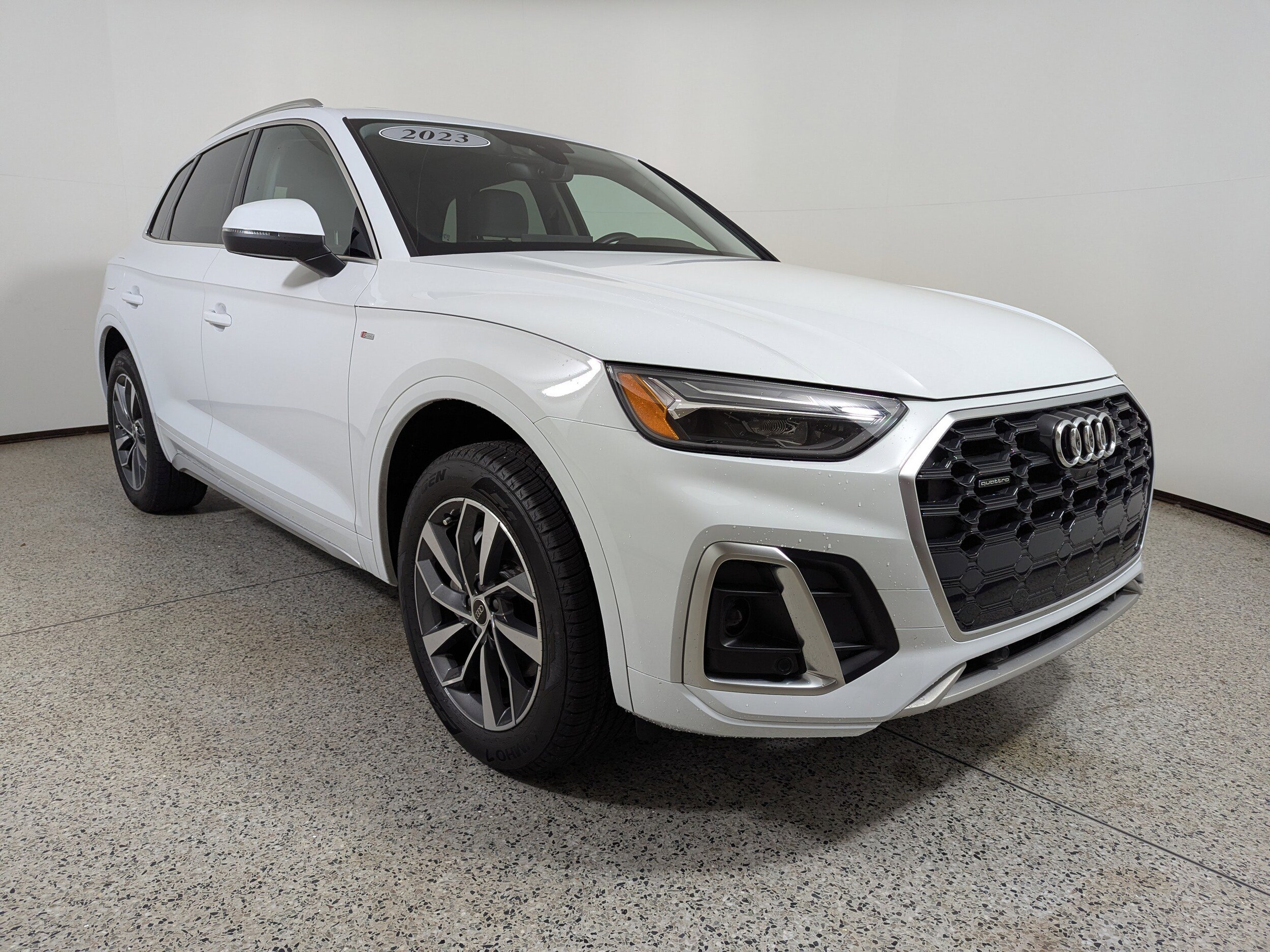 2023 Audi Q5 45 Premium Plus's photo