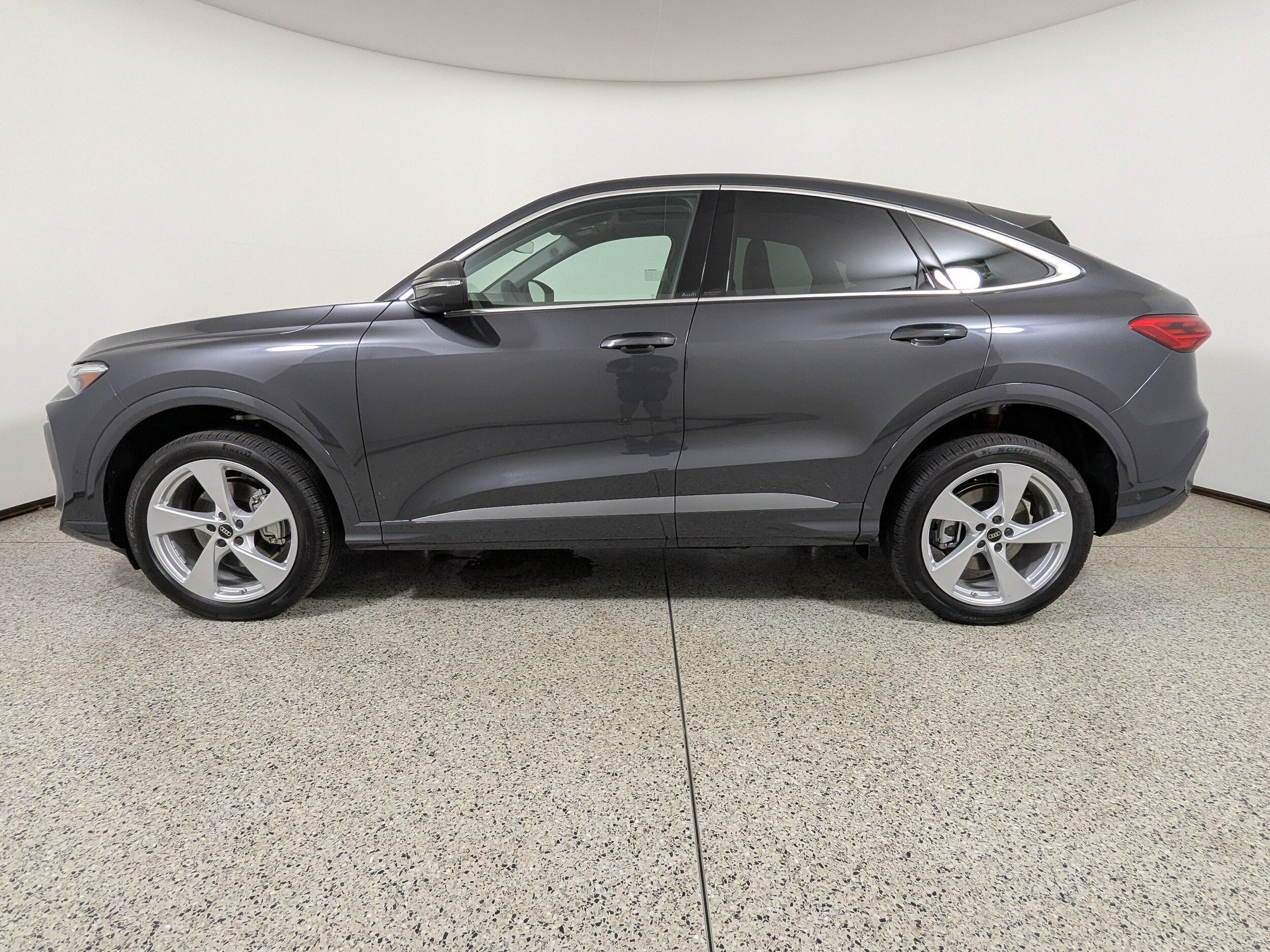 2025 Audi Q5 2.0T Premium Plus photo 4