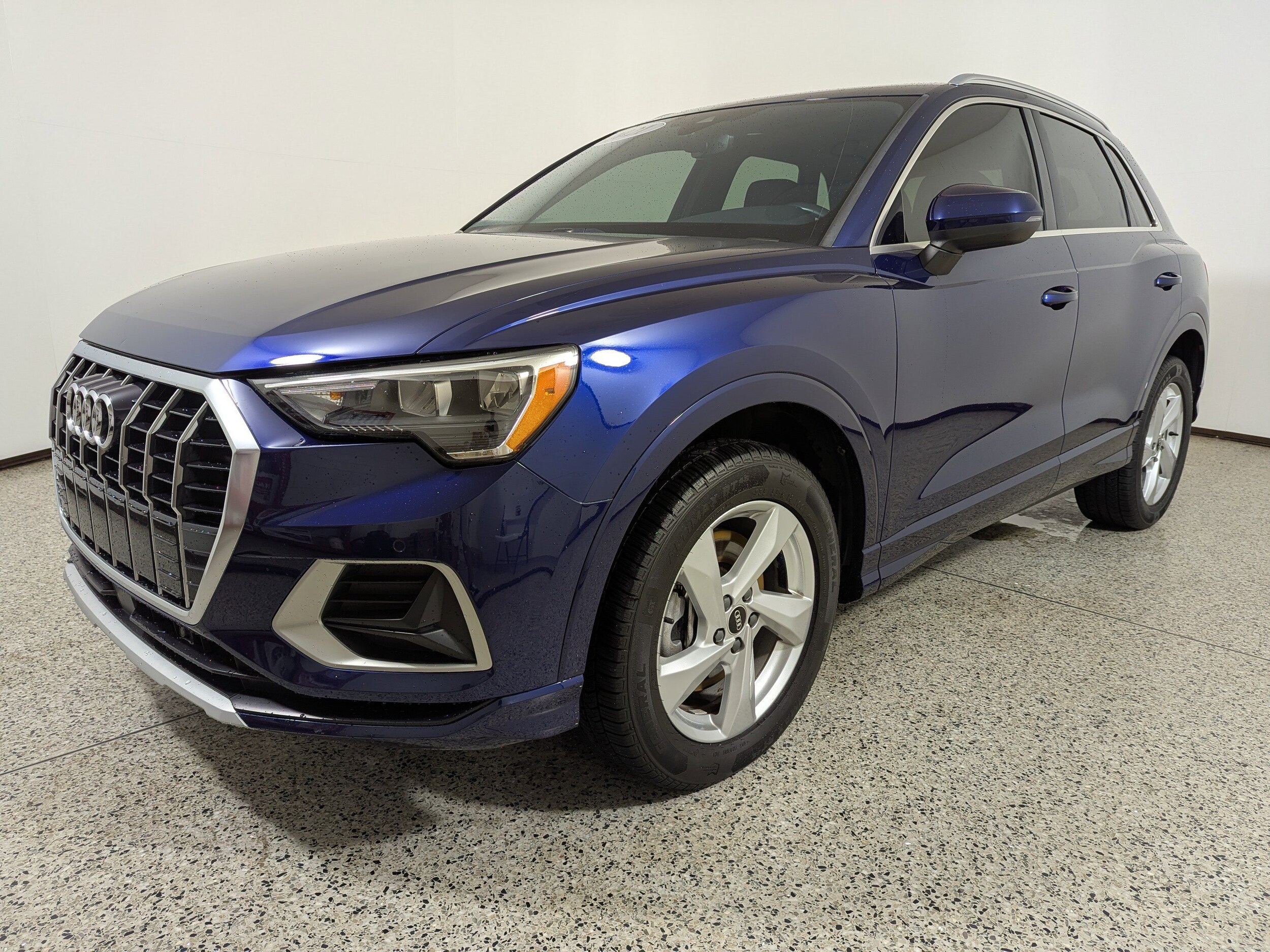2021 Audi Q3 Premium 40 TFSI photo 2