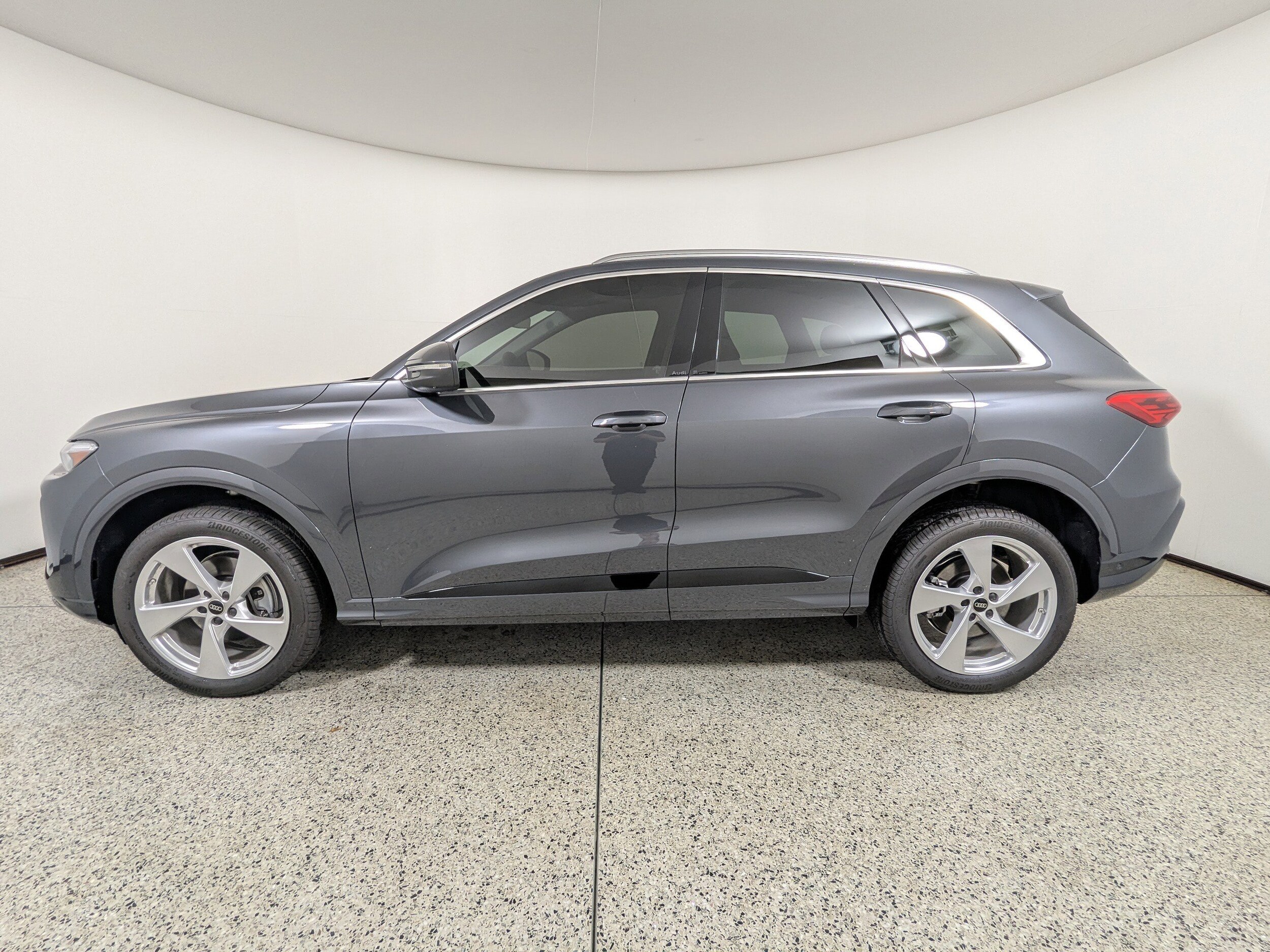 2025 Audi Q5 Premium Plus photo 4