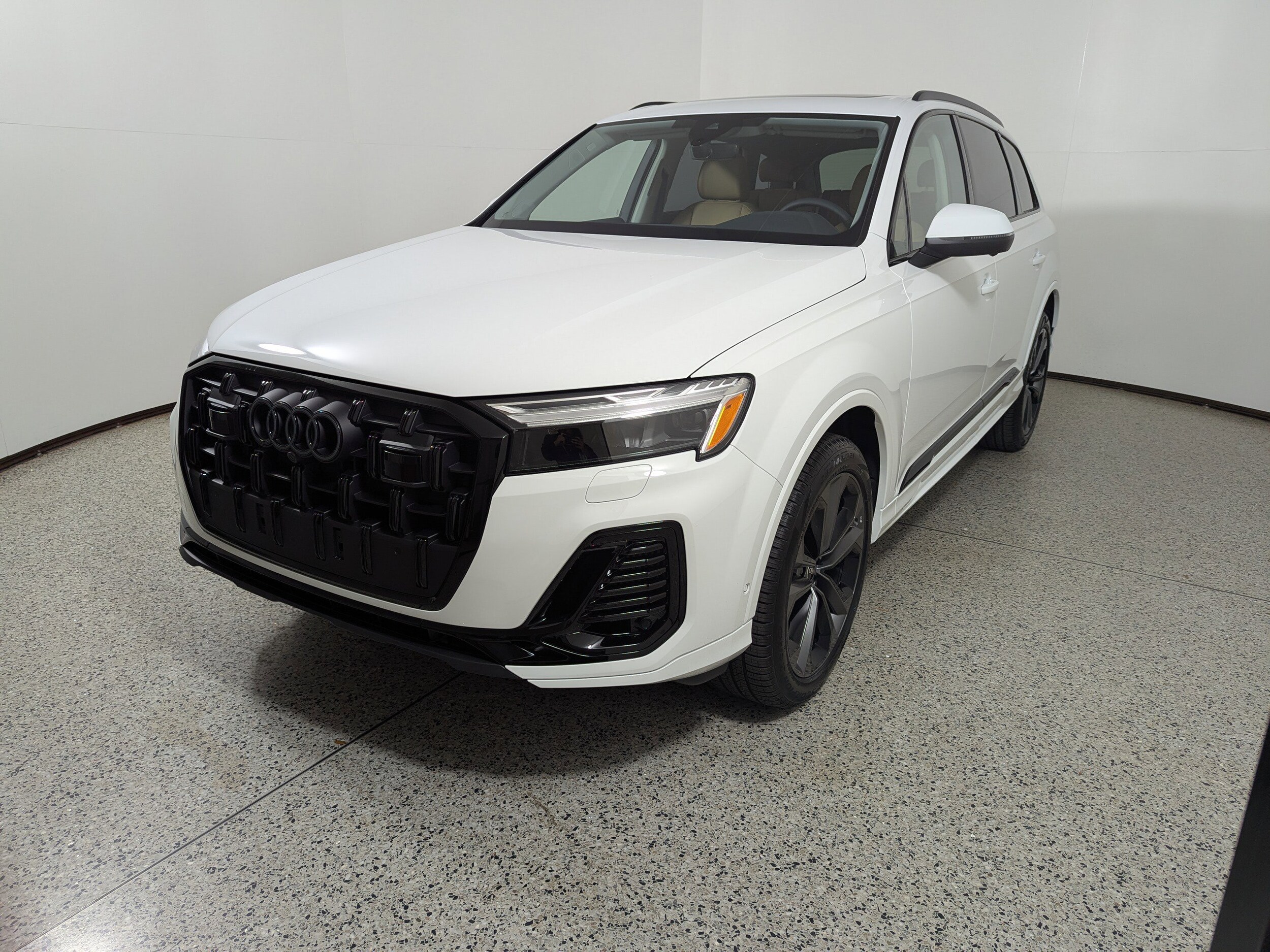 2025 Audi Q7 Premium Plus photo 3
