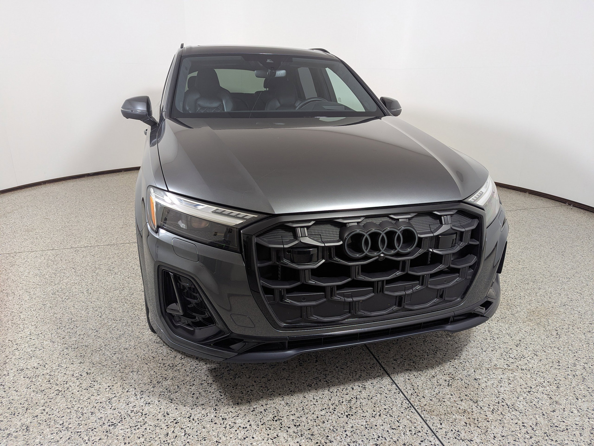 2025 Audi SQ7 Prestige's photo