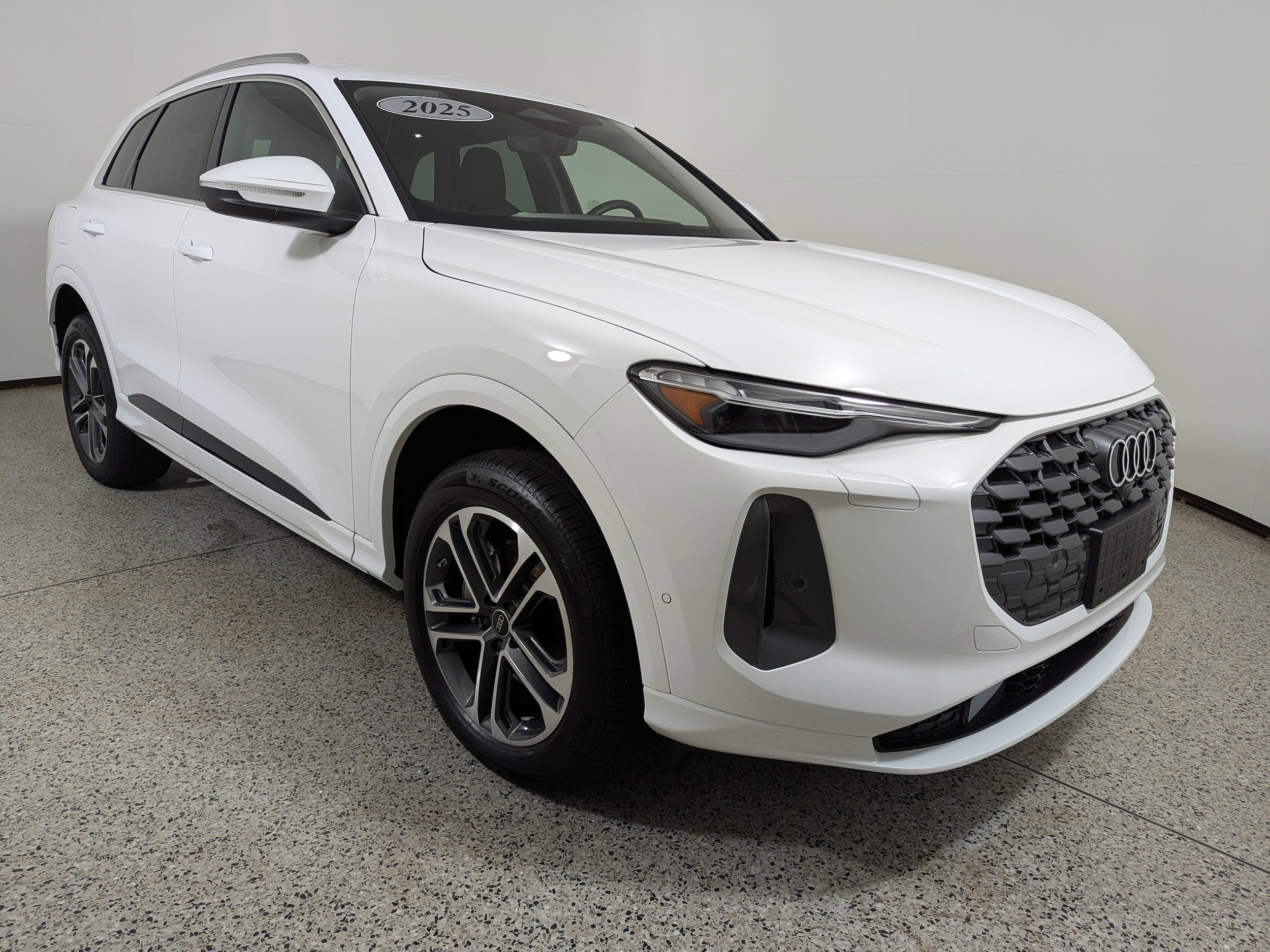 2025 Audi Q5 40 Premium Plus's photo