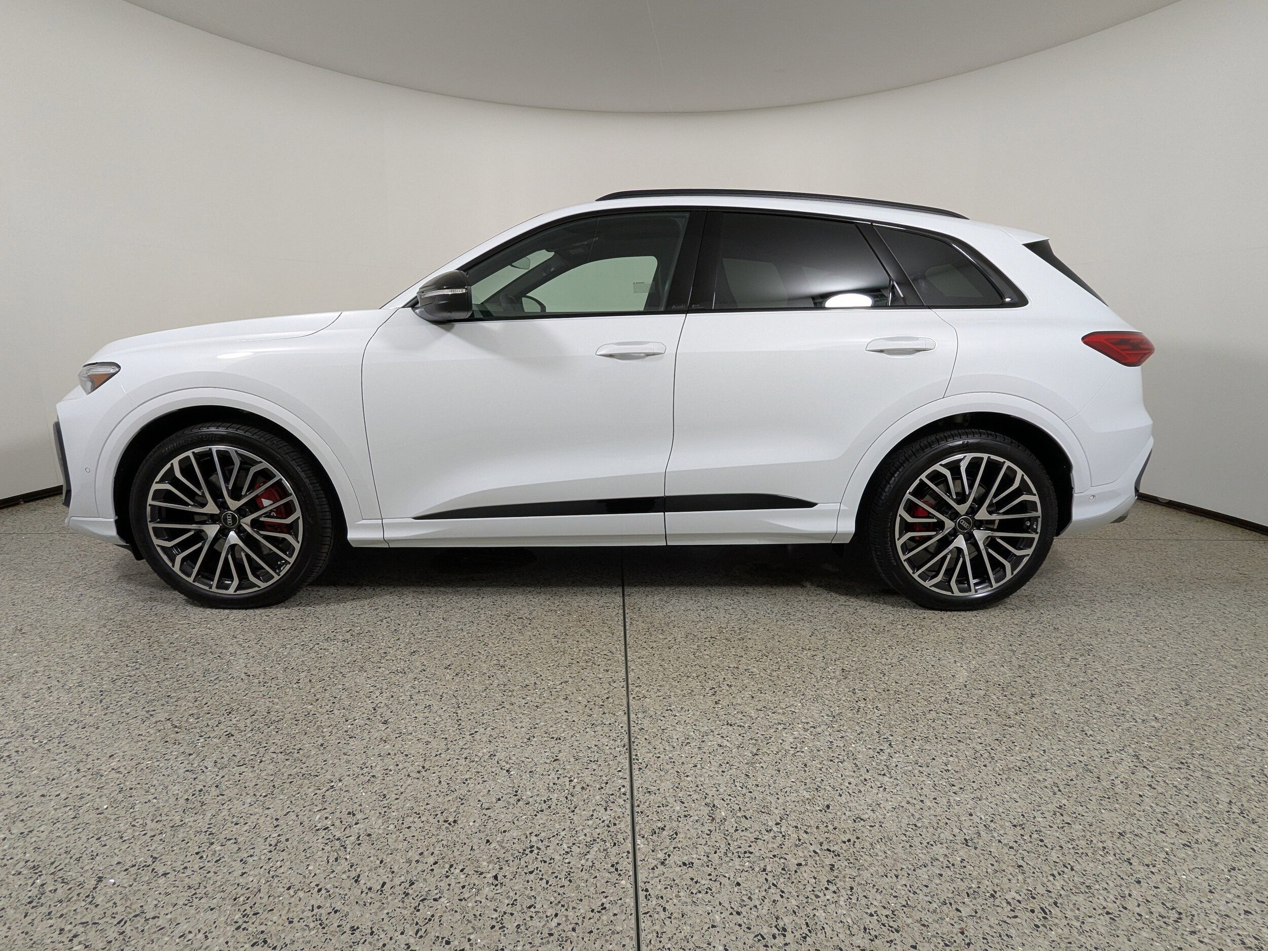 2025 Audi SQ5 Premium Plus photo 2