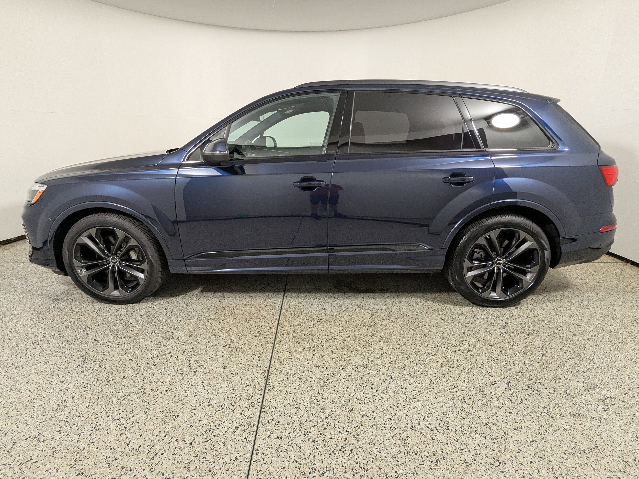 2025 Audi Q7 Prestige 55 photo 3