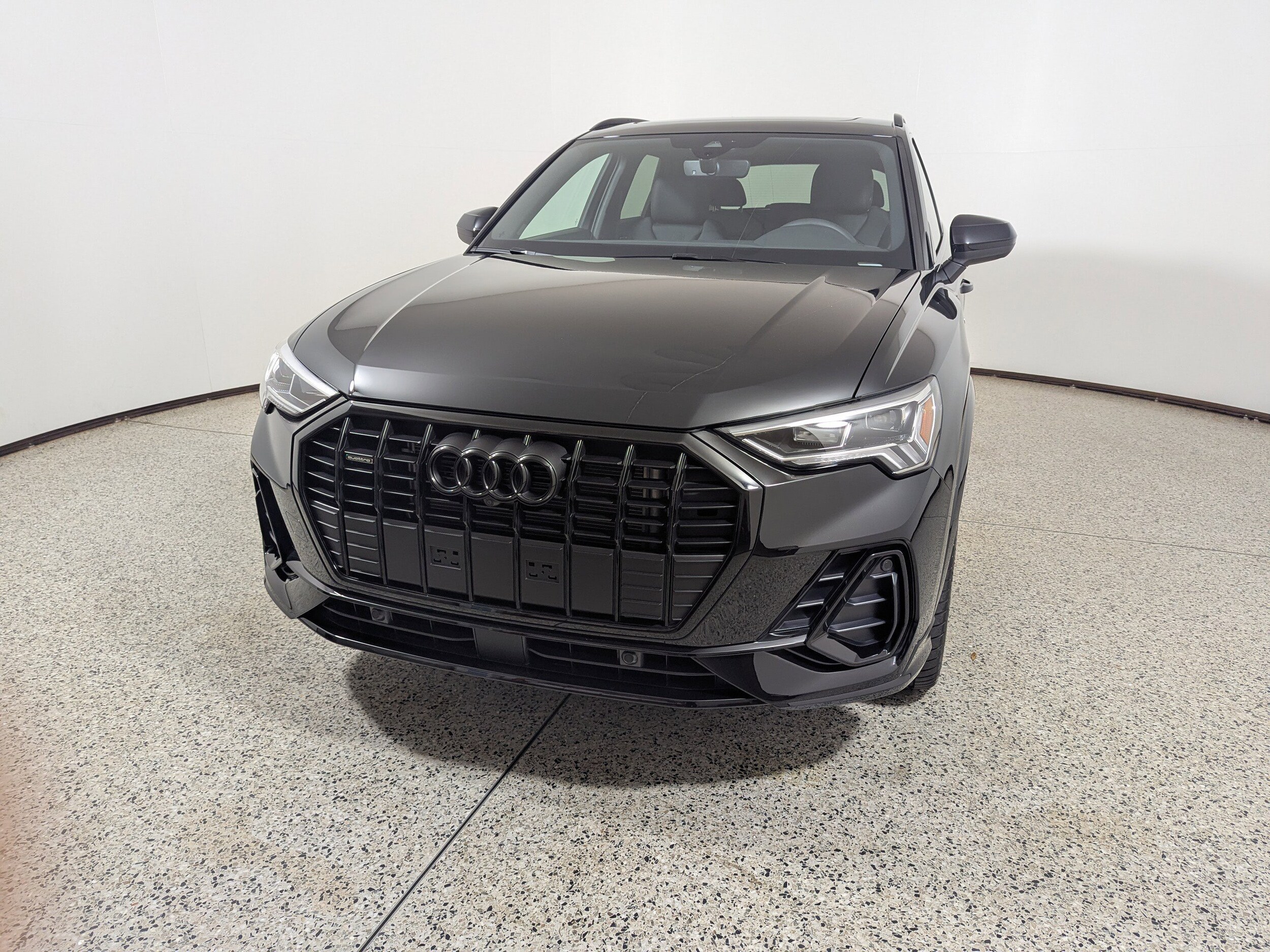 2025 Audi Q3 45 TFSI S line Premium Plus photo 2