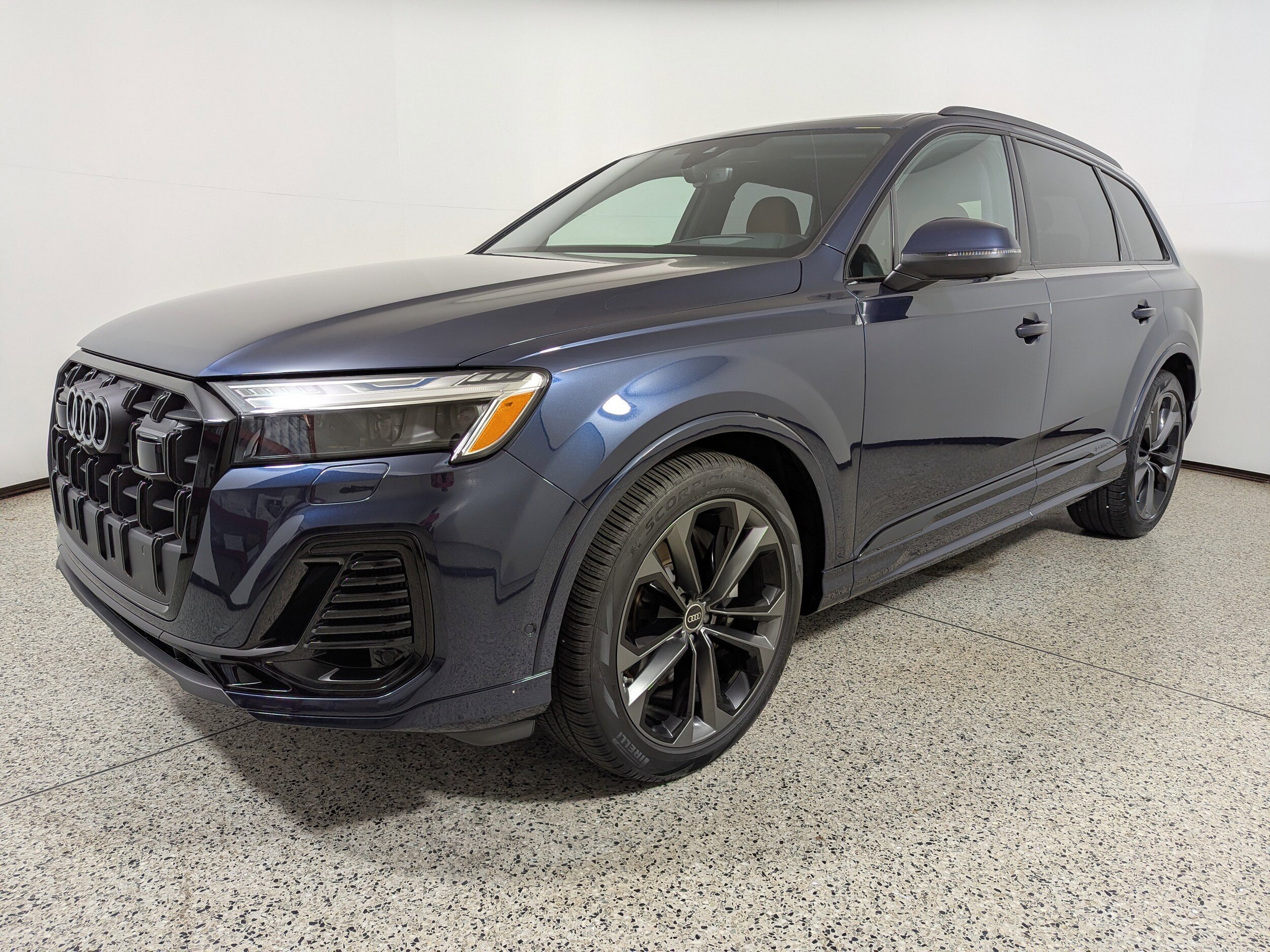 2025 Audi Q7 Prestige 55 photo 2