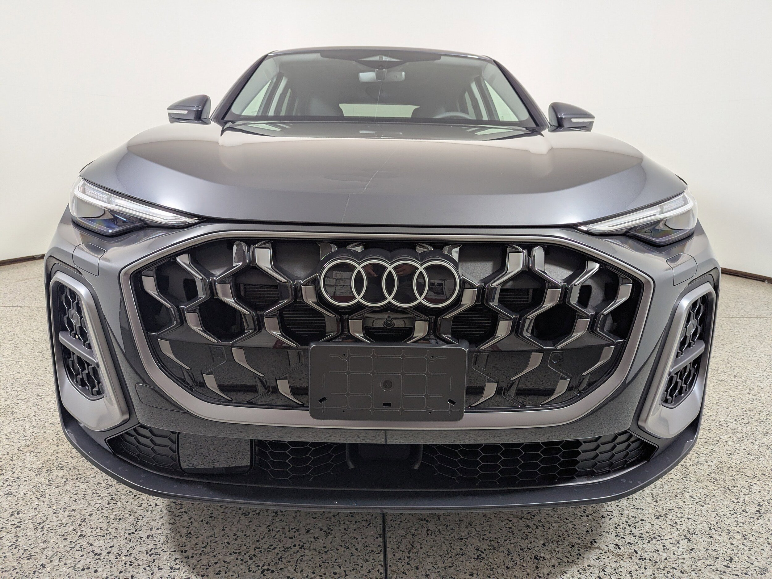 2025 Audi Q5 2.0T Premium Plus photo 2