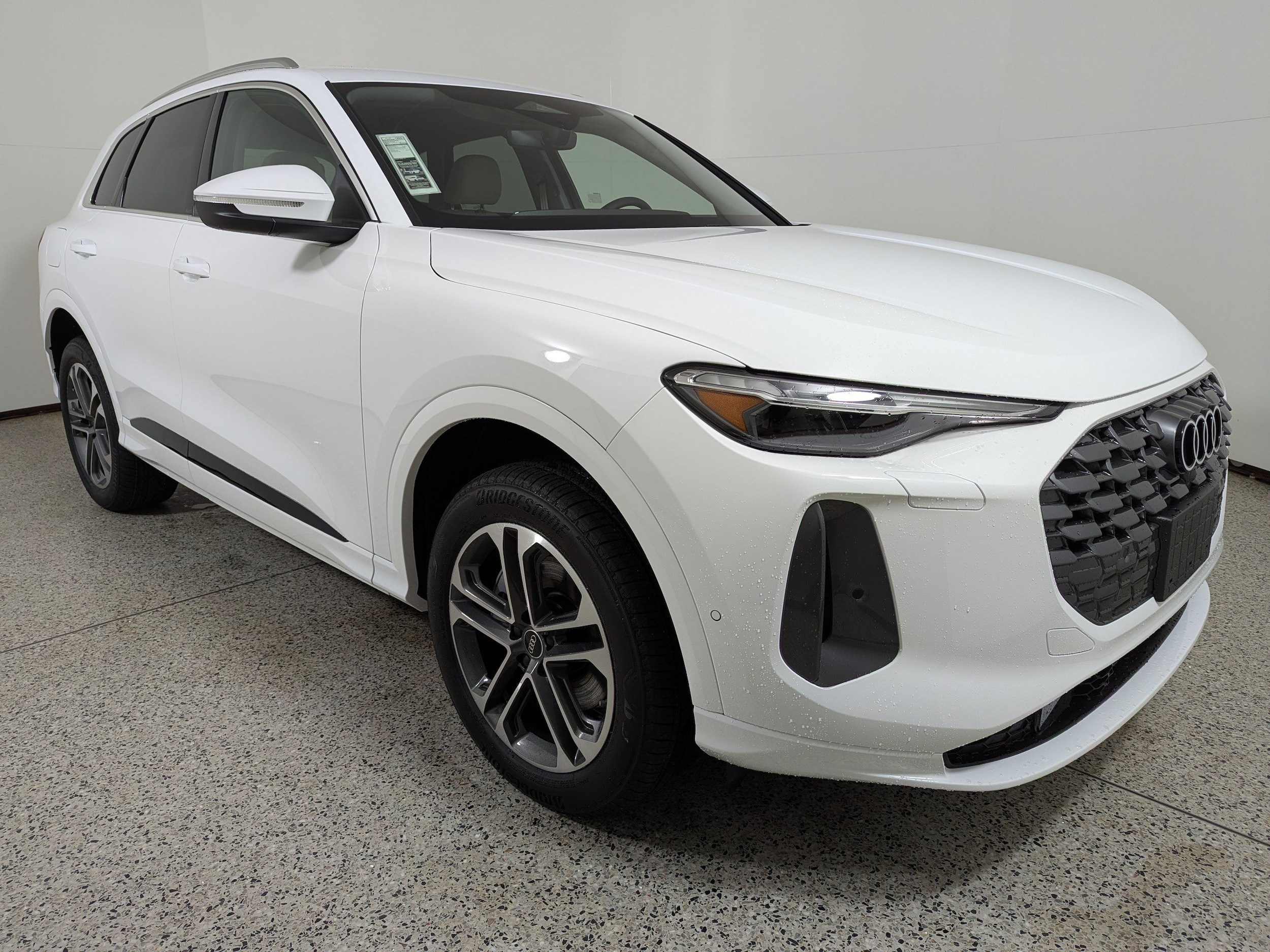 2025 Audi New Q5 Premium Plus's photo