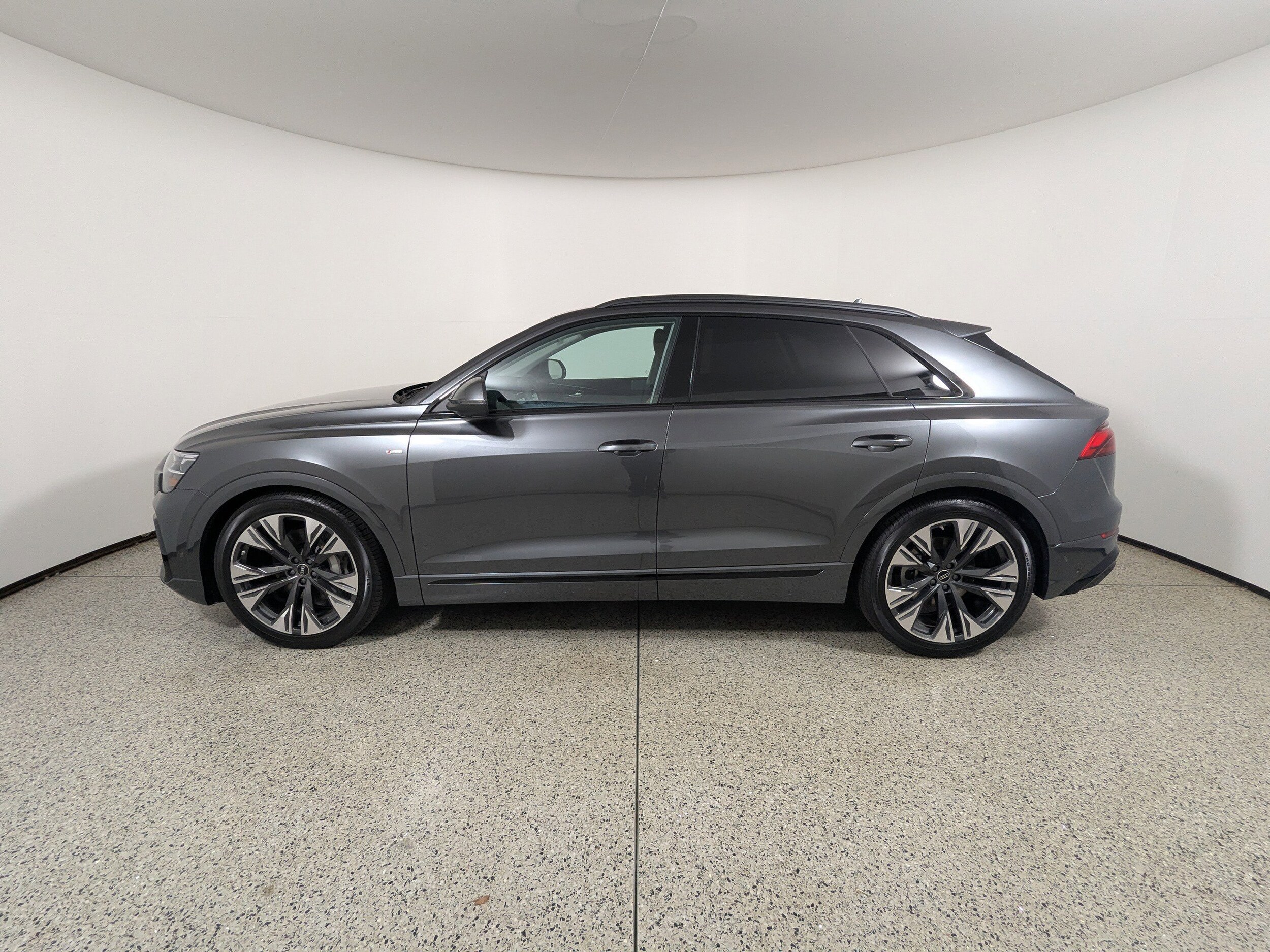 2025 Audi Q8 55 Prestige photo 3