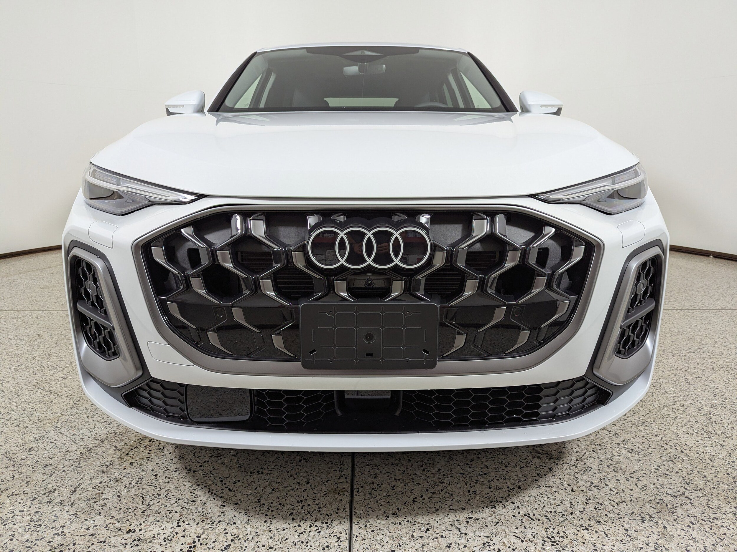 2025 Audi Q5 2.0T Prestige photo 2
