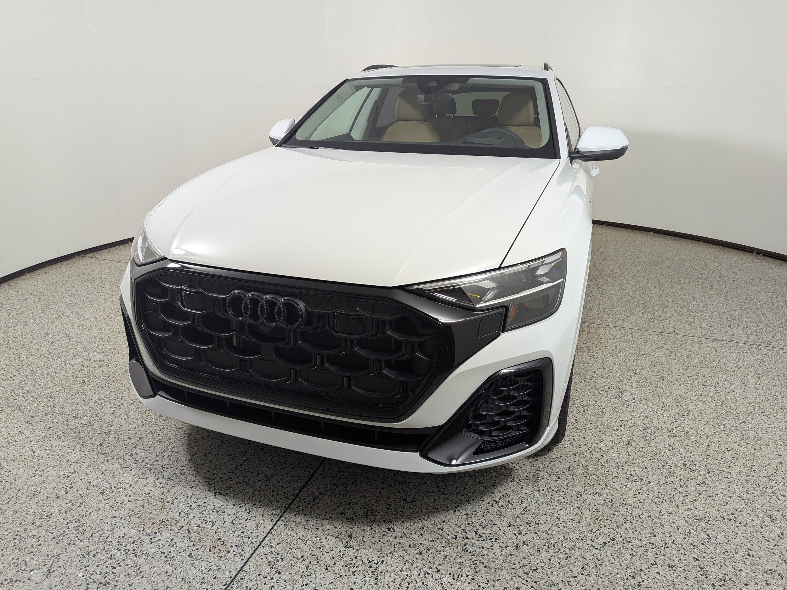2025 Audi Q8 55 Prestige photo 2