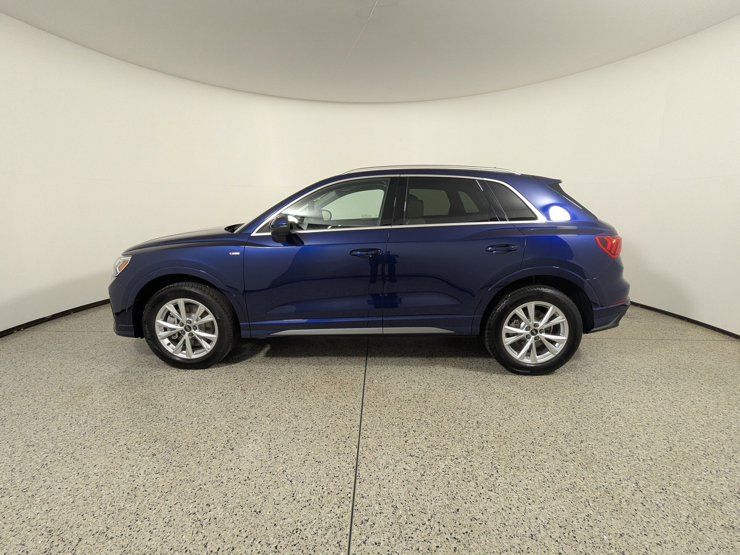 2025 Audi Q3 45 TFSI S line Premium Plus photo 4