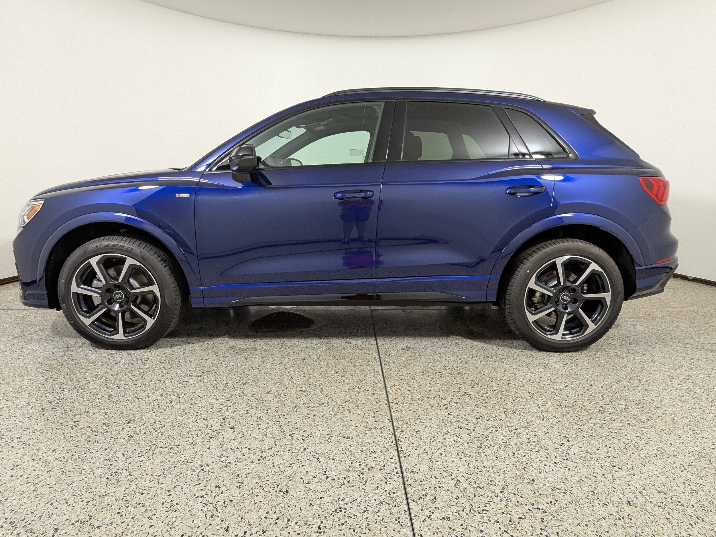 2025 Audi Q3 45 TFSI S line Premium Plus photo 4
