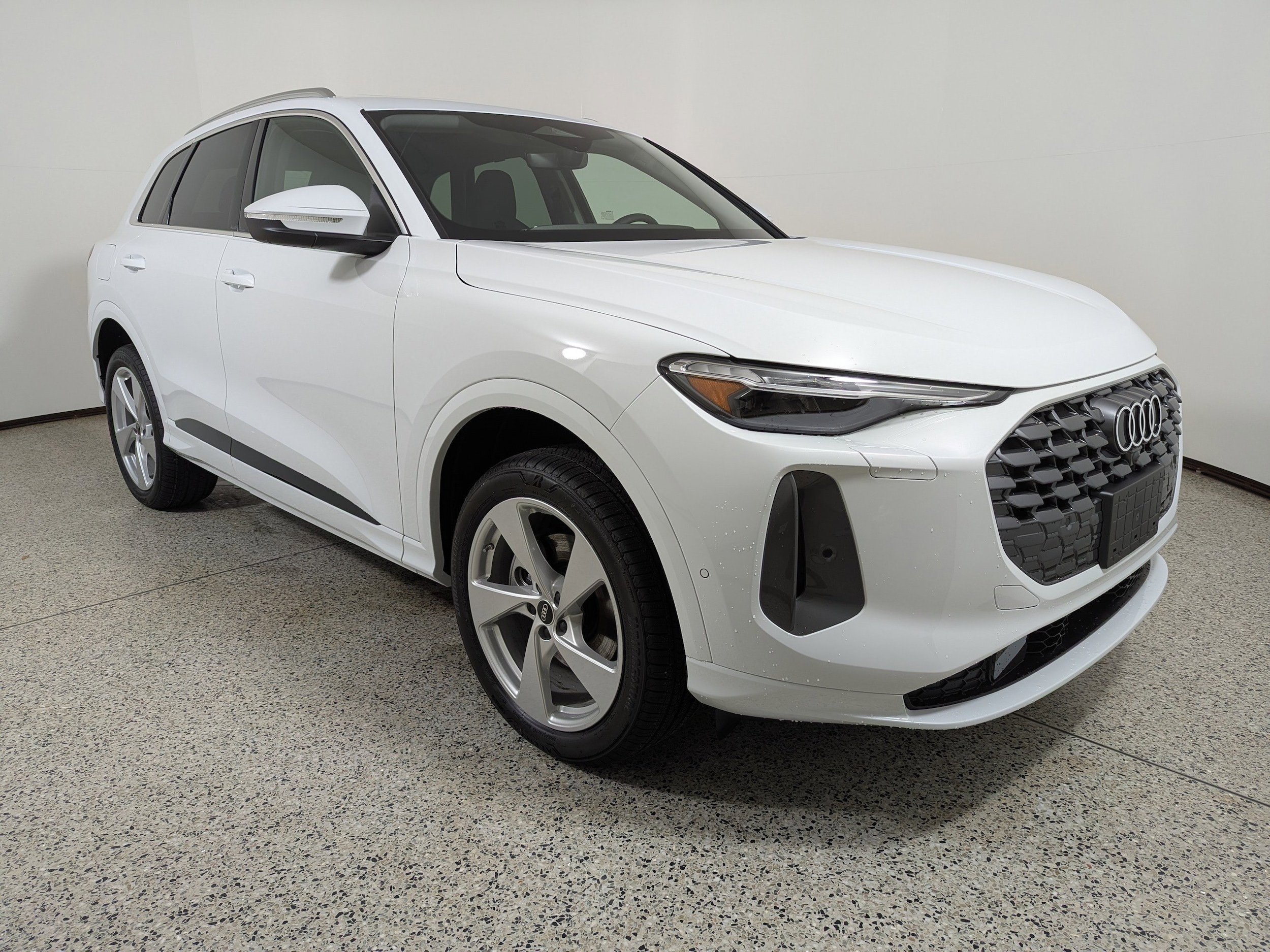 2025 Audi New Q5 Premium Plus's photo