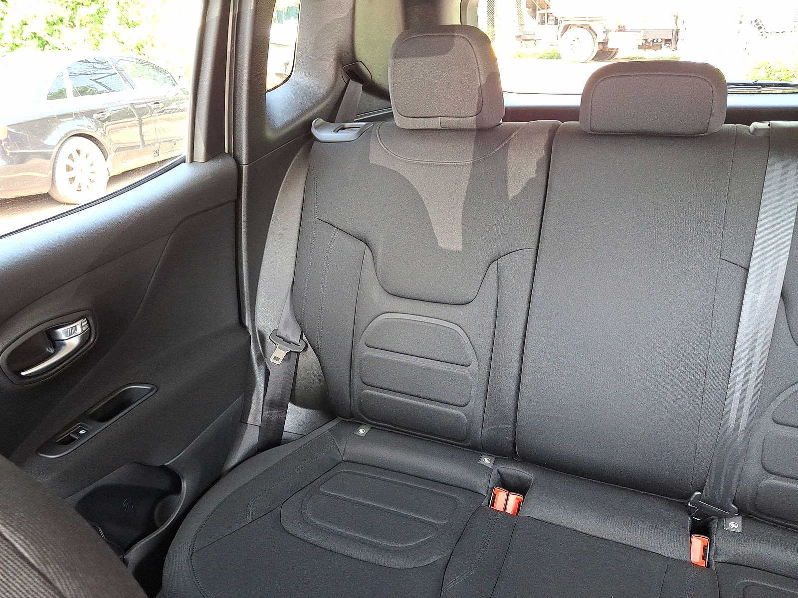2021 Jeep Renegade Latitude - Photo 10