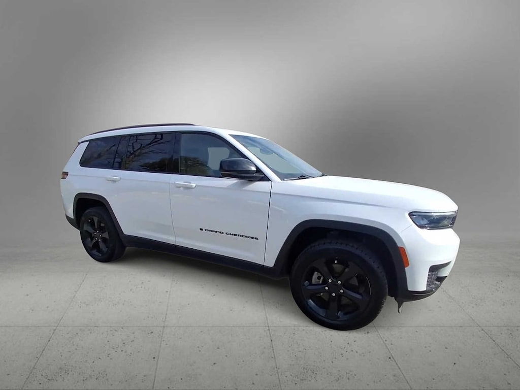 Used 2023 Jeep Grand Cherokee L Laredo SUV