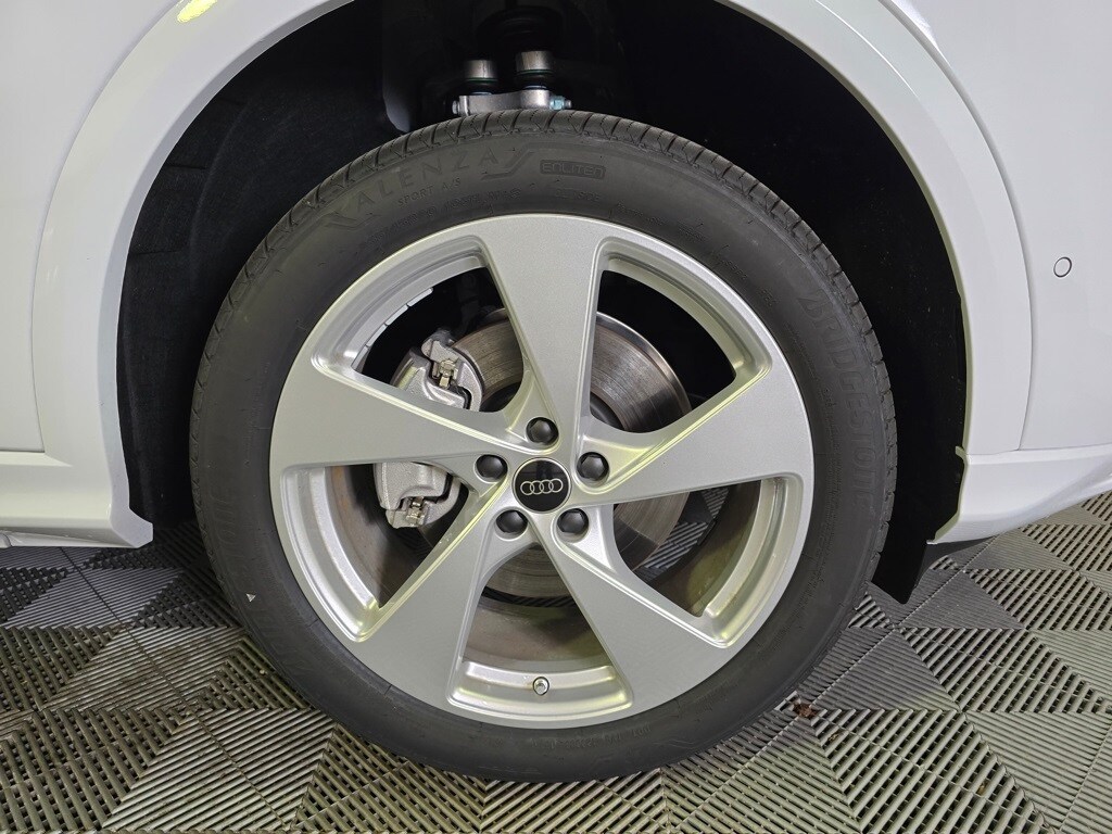 2025 Audi Q5 2.0T Premium Plus photo 2