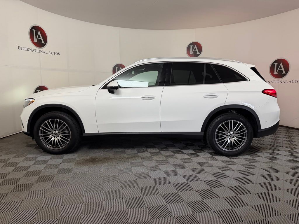 2025 Mercedes-Benz GLC Base - Photo 9