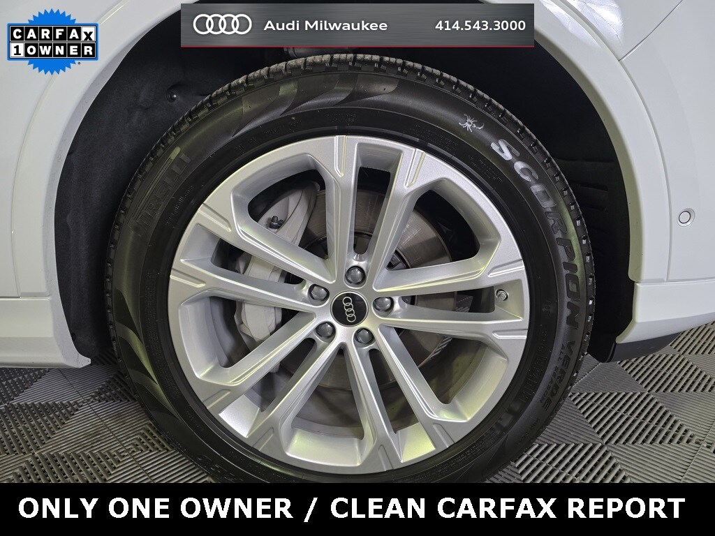 2025 Audi Q7 55 Premium Plus photo 2