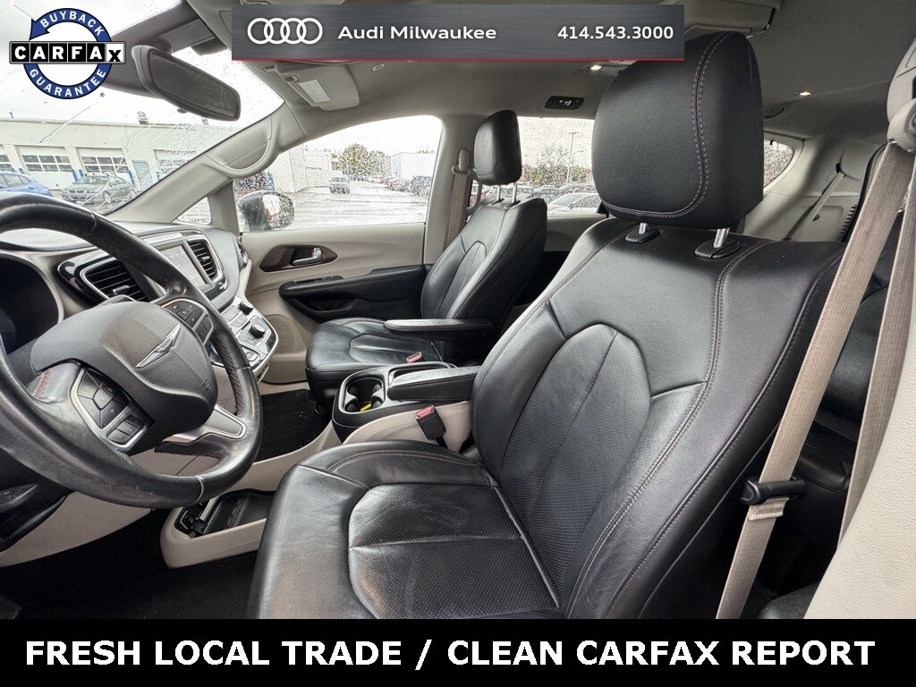 2018 Chrysler Pacifica Touring L photo 2