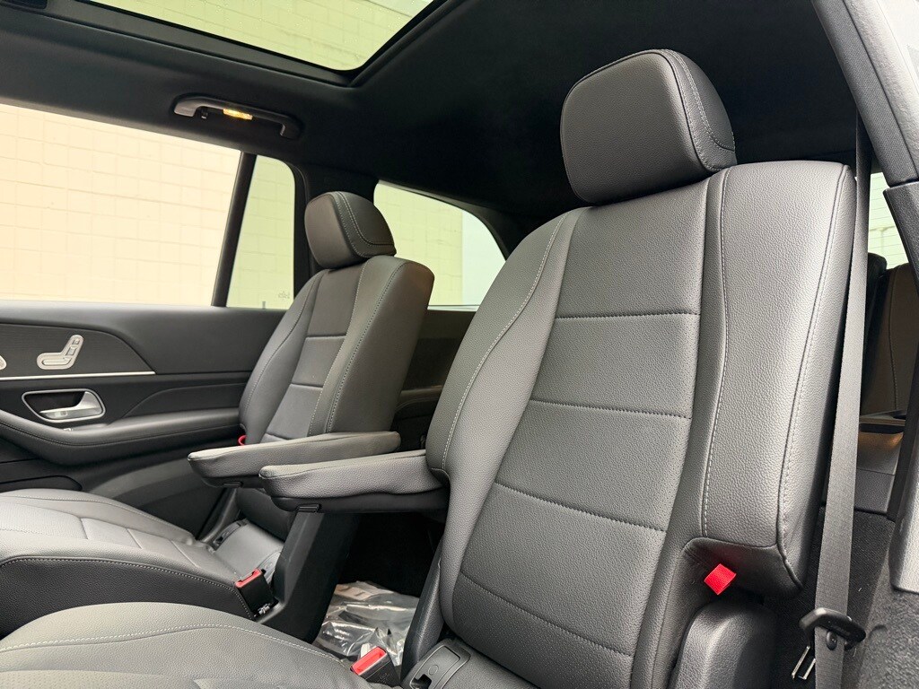 2025 Mercedes-Benz GLS Base - Photo 36