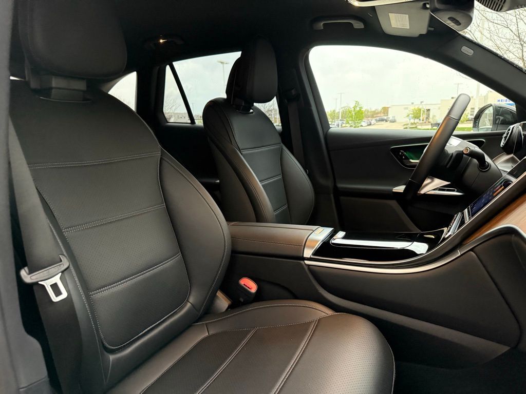 2025 Mercedes-Benz GLC Base - Photo 13