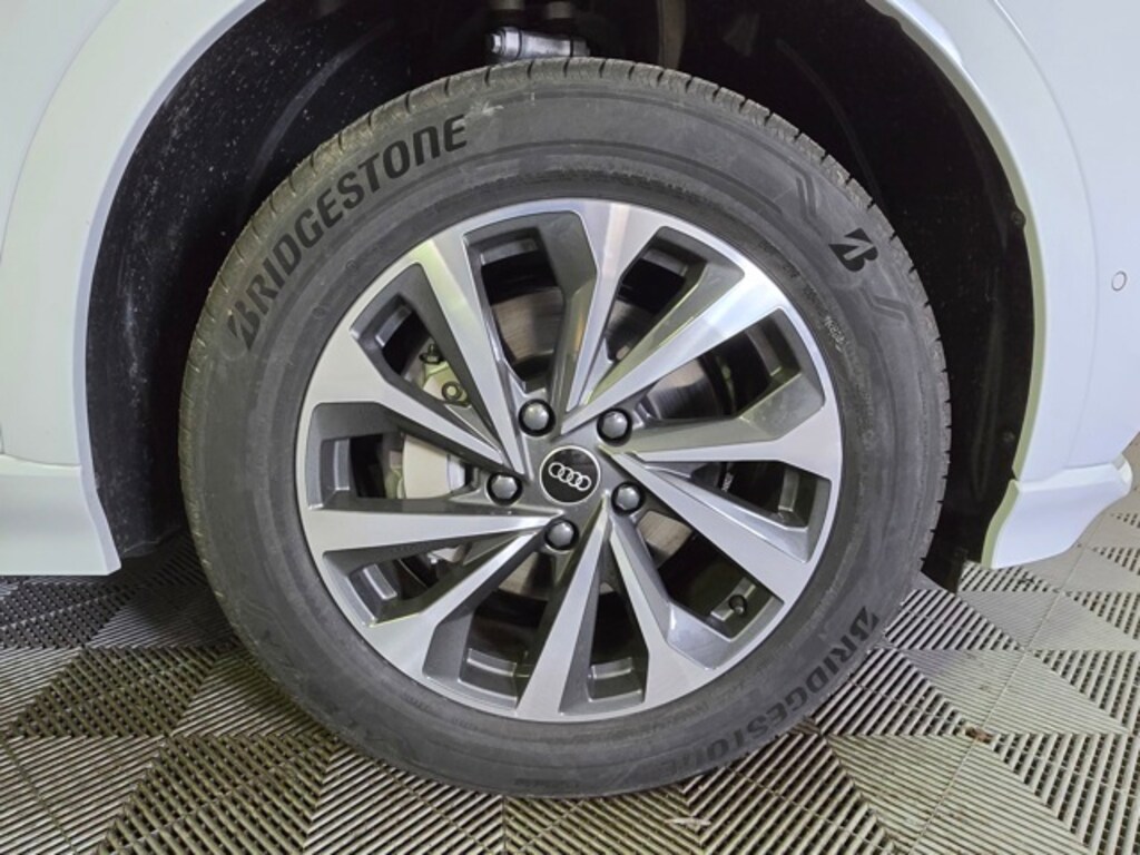 New 2025 Audi Q6 etron Milwaukee WI WA114BGF8SA020423 Serving Glendale, Wauwatosa, New