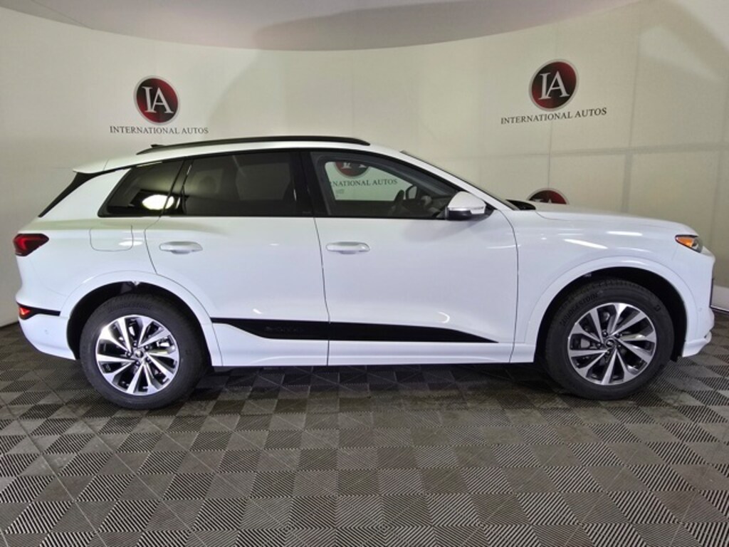 New 2025 Audi Q6 etron Milwaukee WI WA114BGF8SA020423 Serving Glendale, Wauwatosa, New