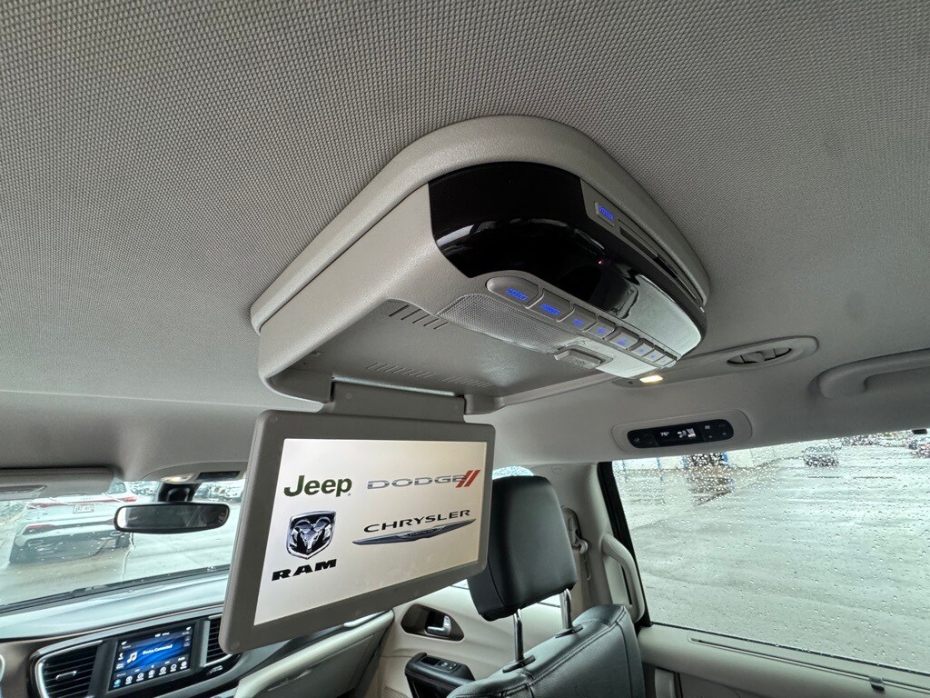 2018 Chrysler Pacifica Touring L photo 4