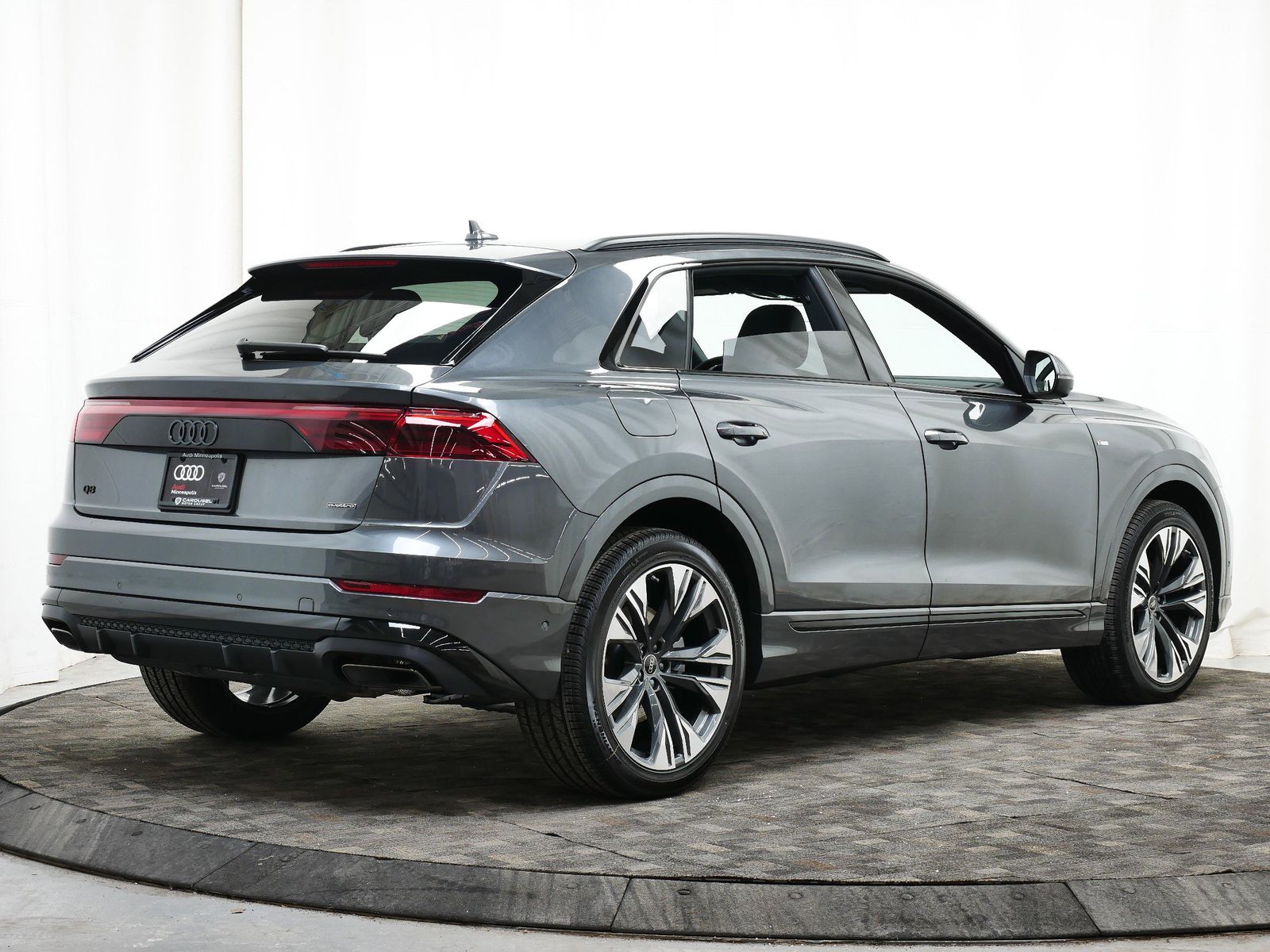 Thumbnail: 2026 Audi Q8 - 6