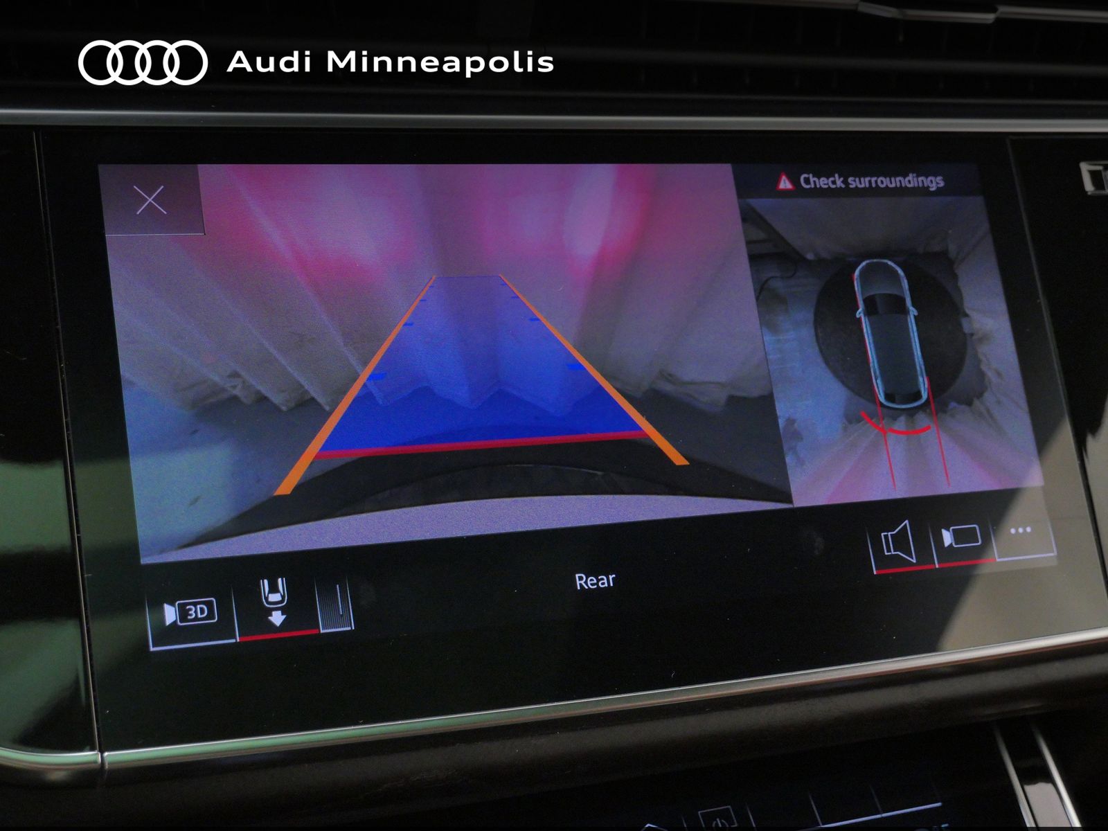 Thumbnail: 2023 Audi Q8 - 32