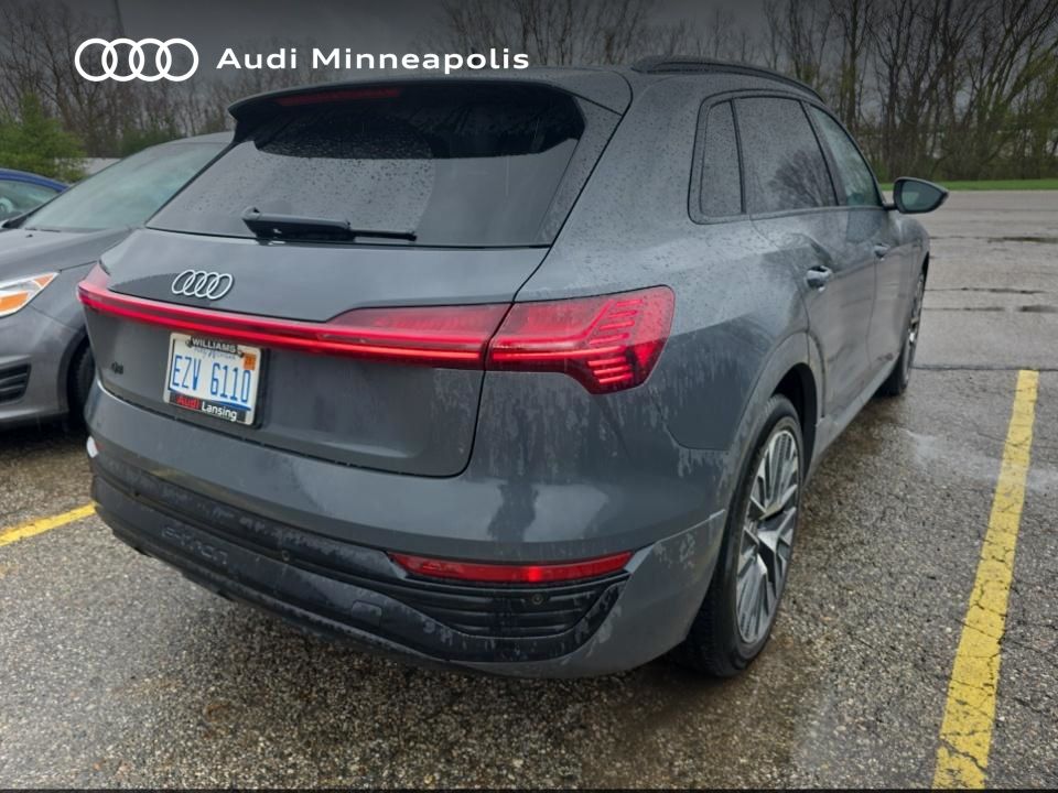 Thumbnail: 2024 Audi Q8 e-tron - 3