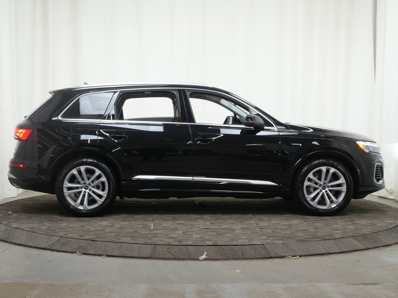 Thumbnail: 2026 Audi Q7 - 7